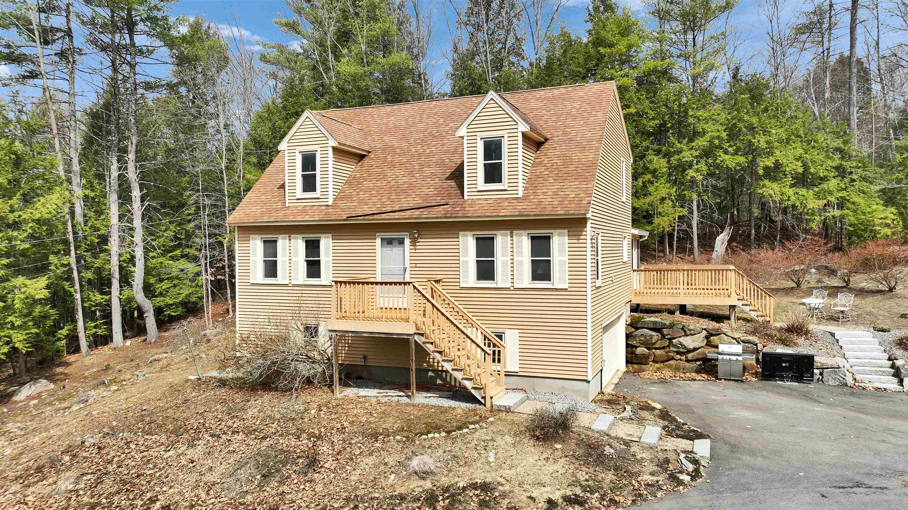 14 Greenwood Rd, Weare, NH 03281