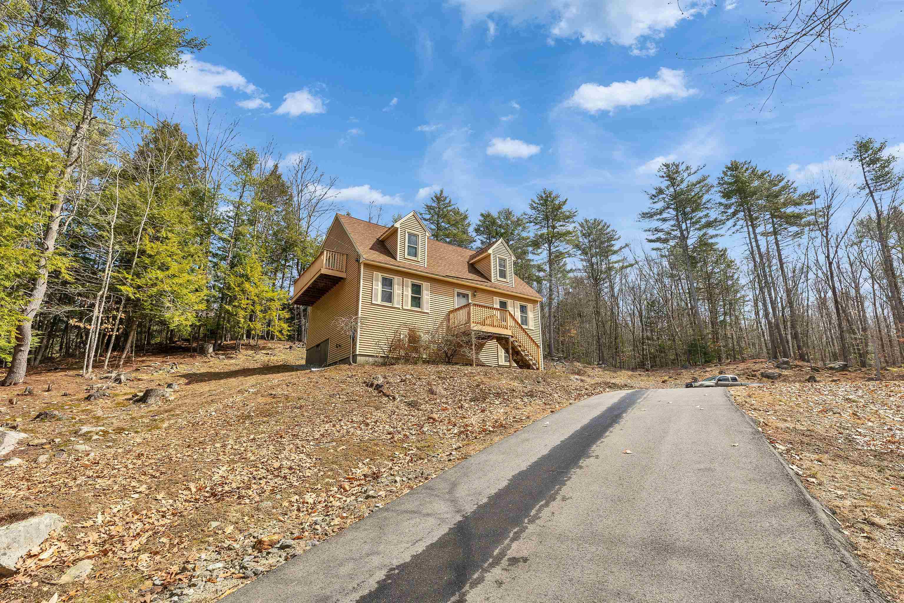 14 Greenwood Rd, Weare, NH 03281