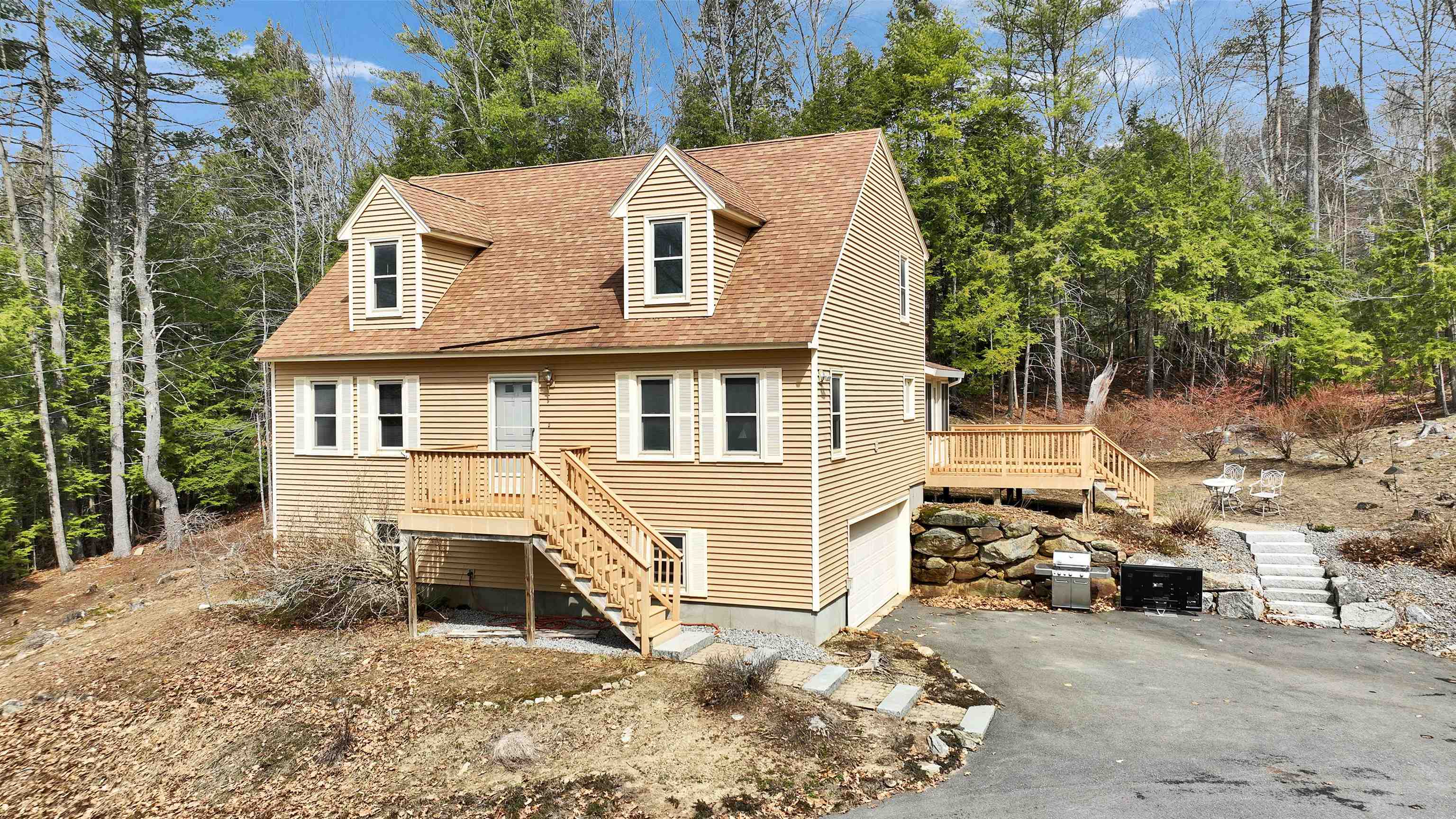 14 Greenwood Rd, Weare, NH 03281