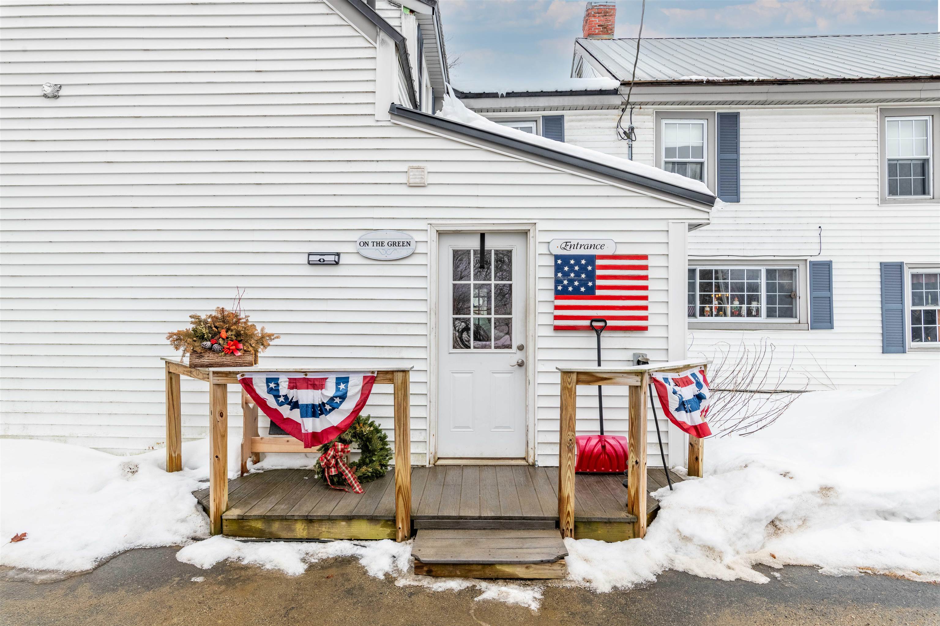 412 Dartmouth College Hw, Haverhill, NH 03765