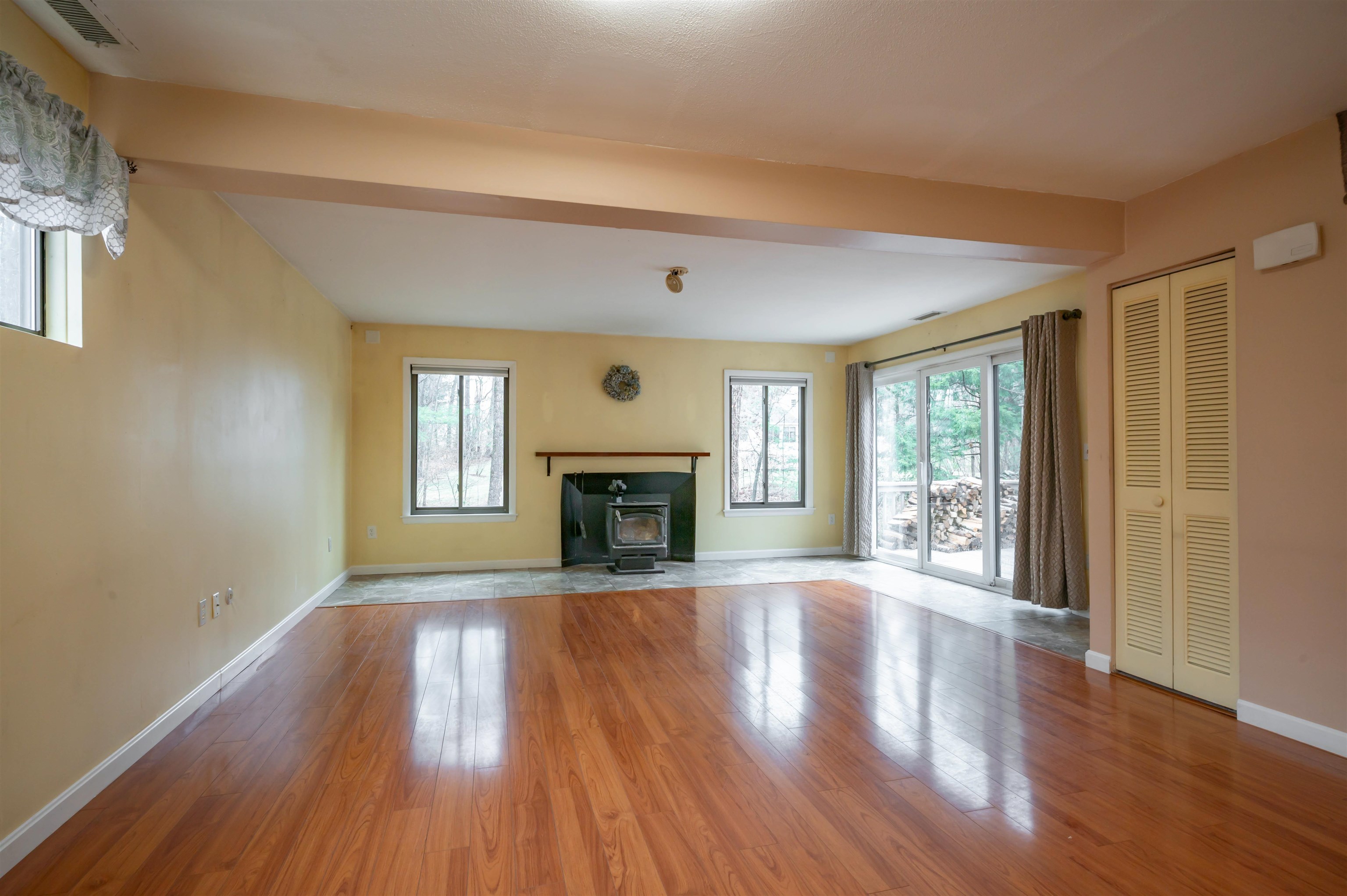 111 Coburn Ave, Nashua, NH 03063