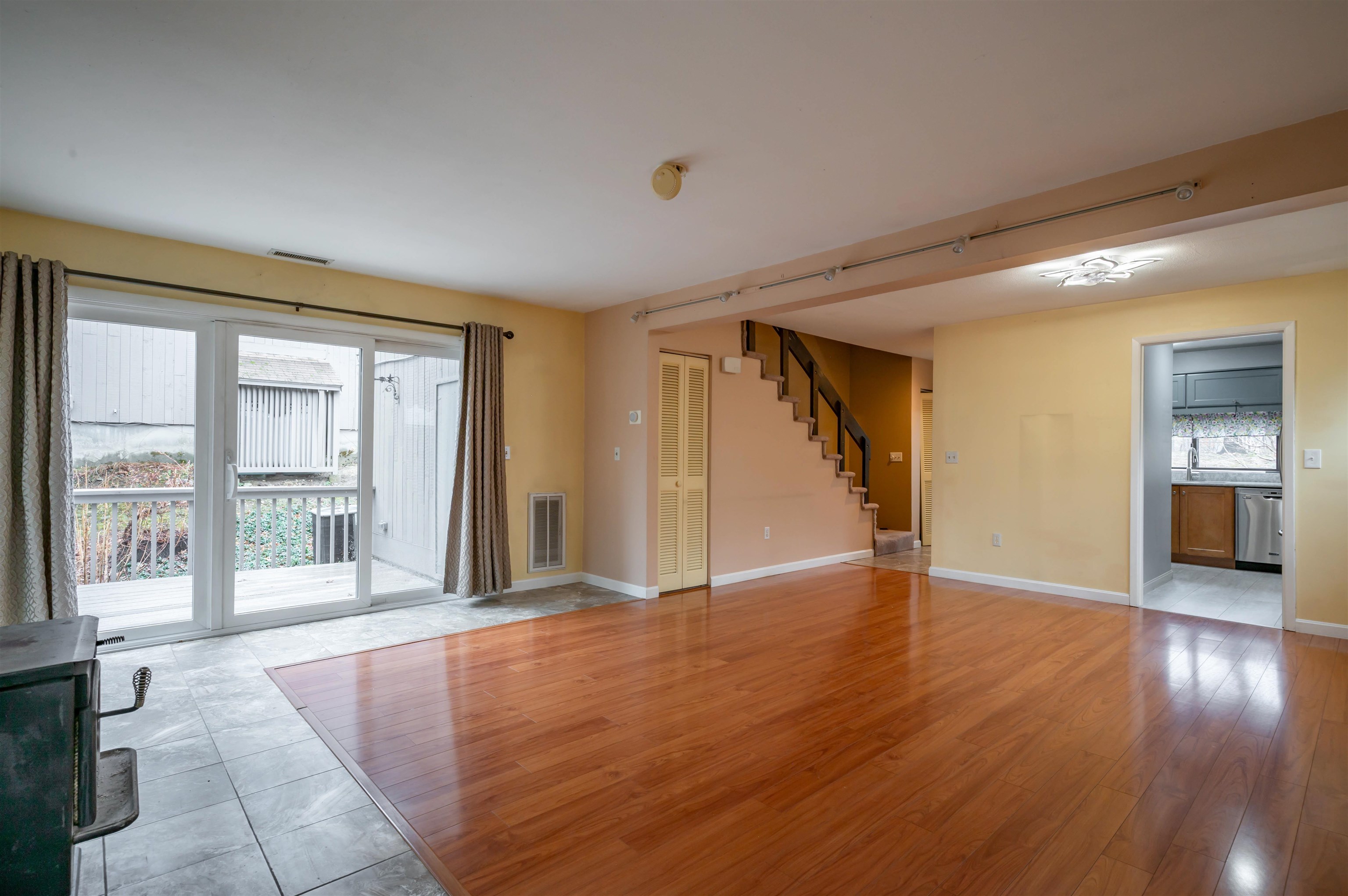 111 Coburn Ave, Nashua, NH 03063