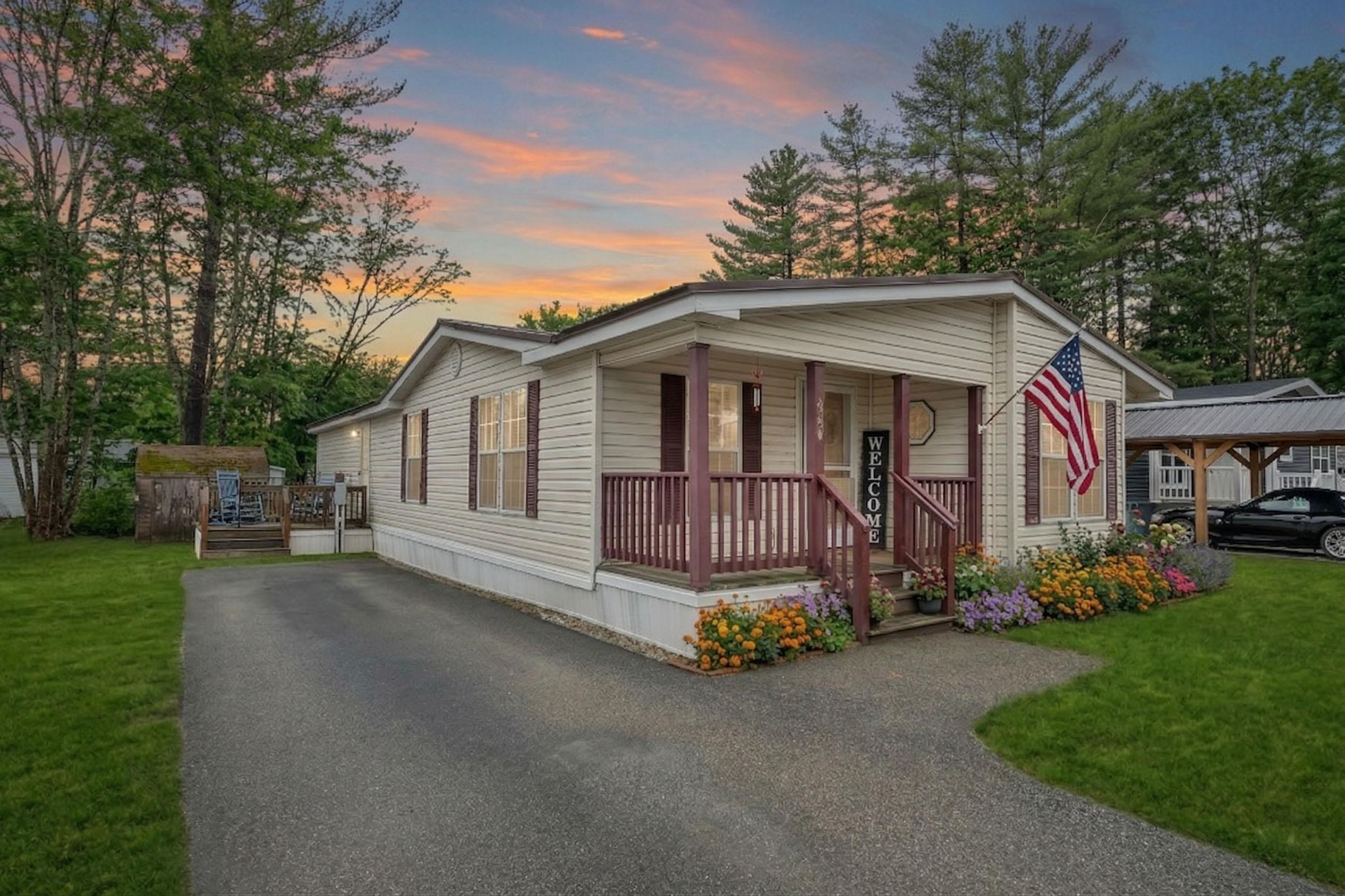 608 Canterbury Dr, Exeter, NH 03833