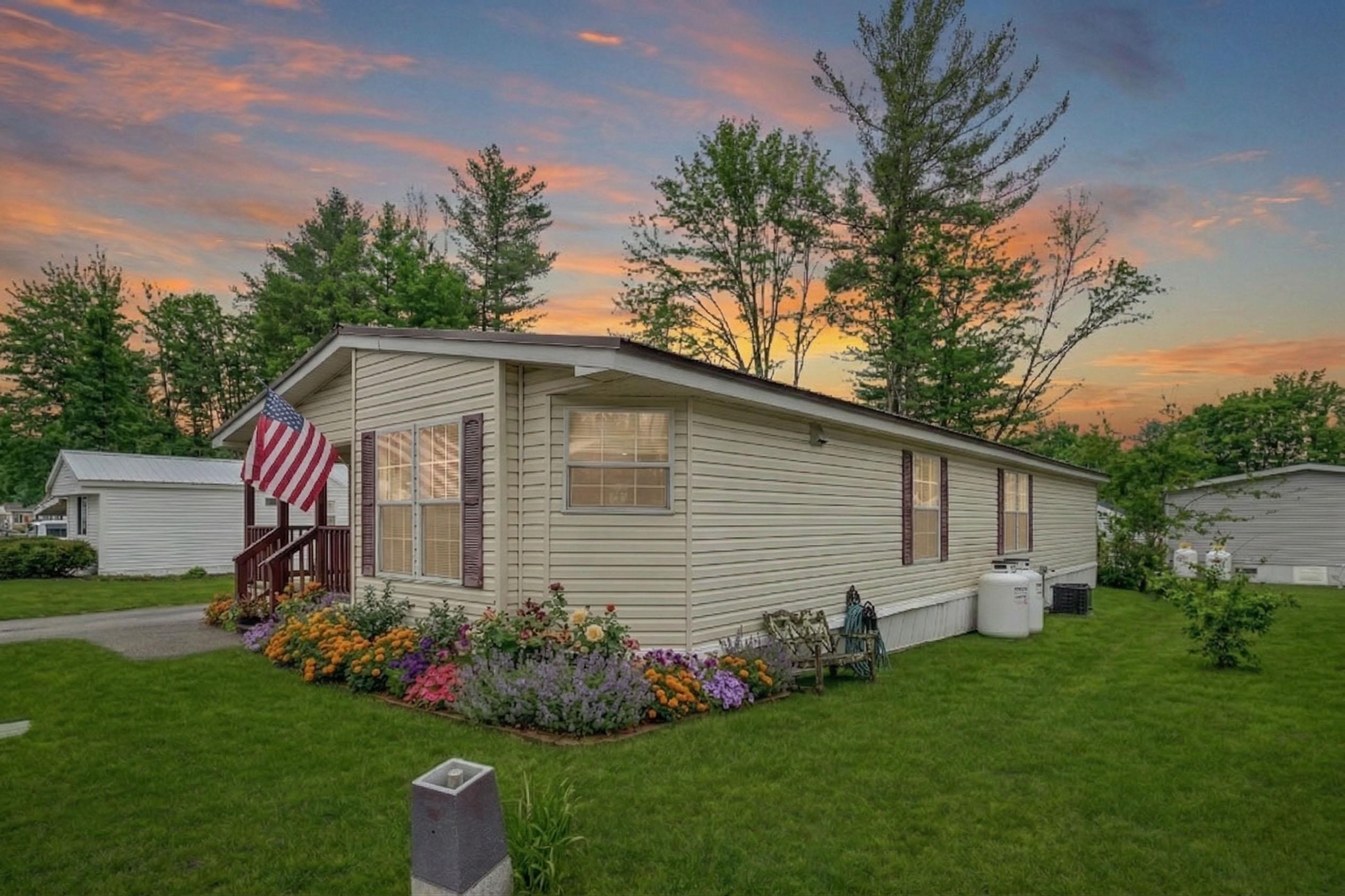 608 Canterbury Dr, Exeter, NH 03833