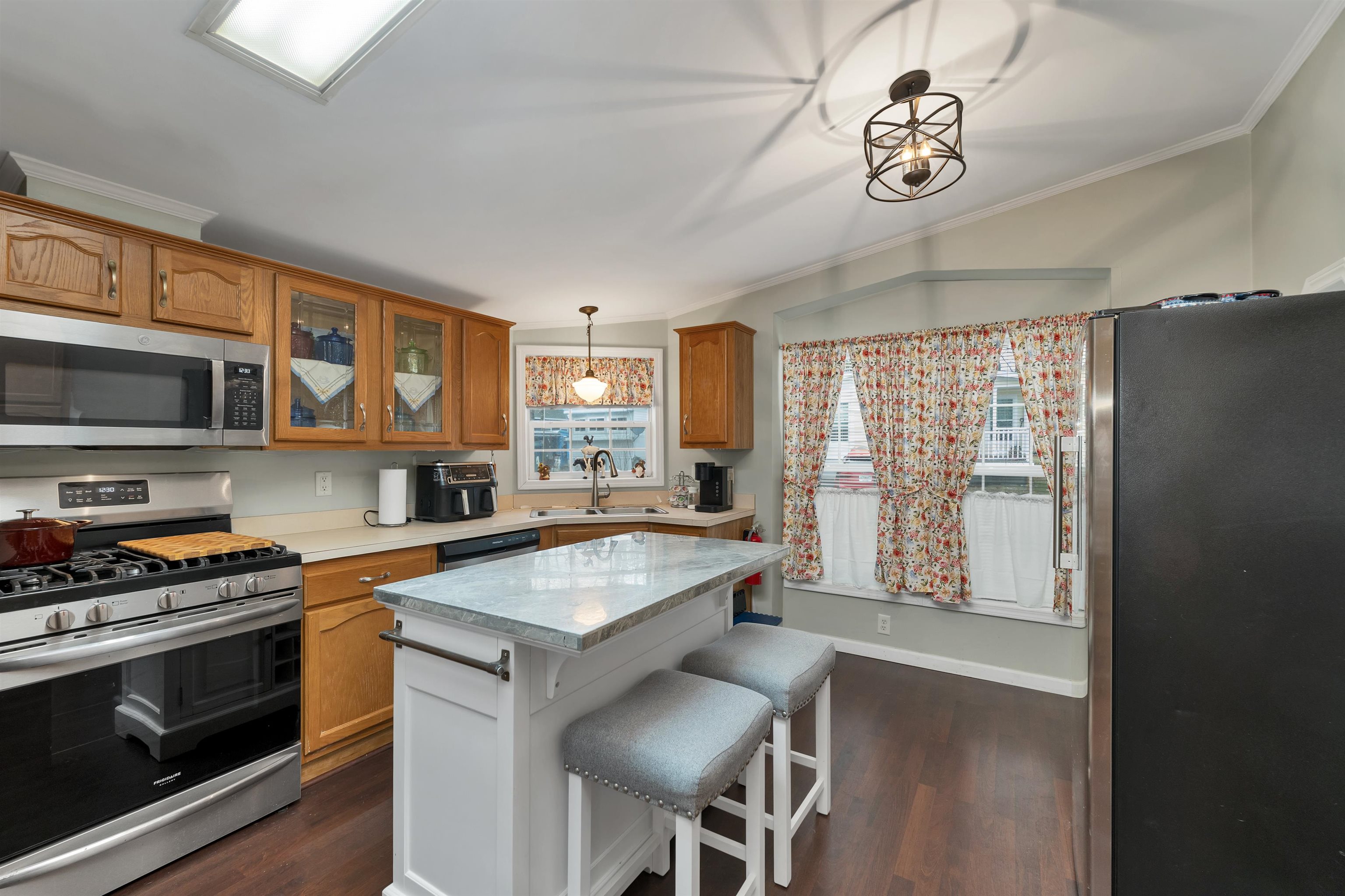 608 Canterbury Dr, Exeter, NH 03833