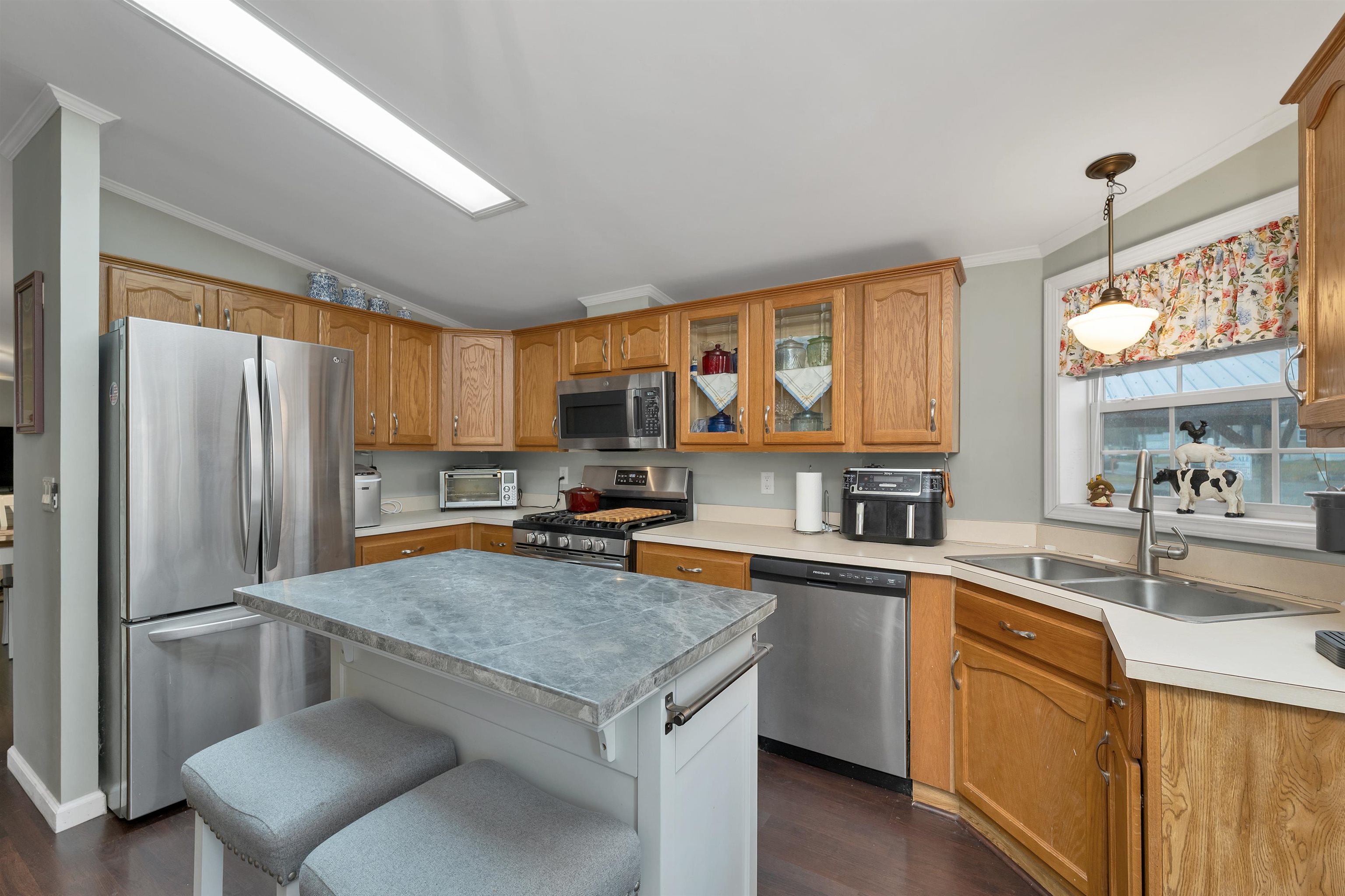608 Canterbury Dr, Exeter, NH 03833