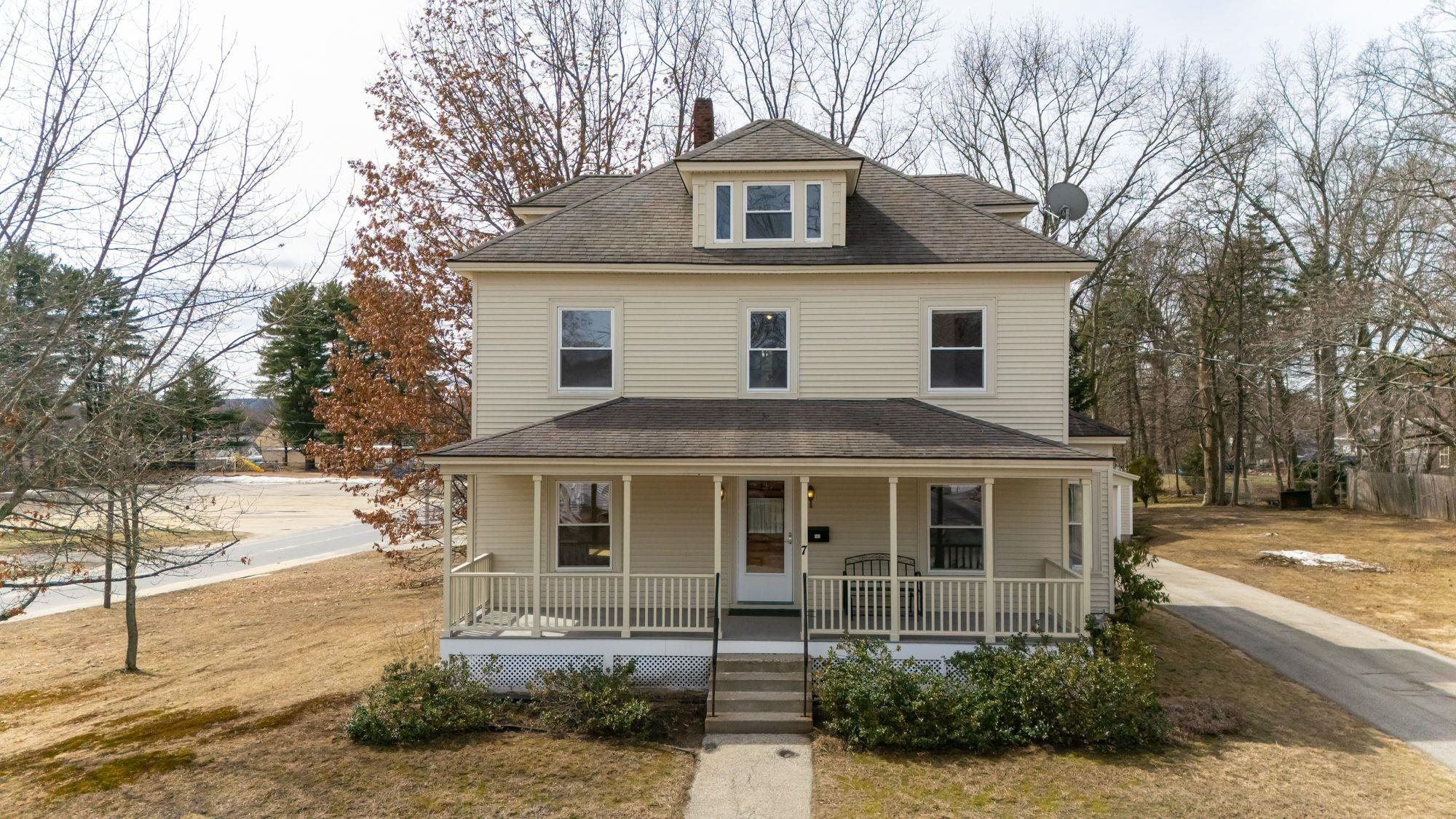 7 1st St, Hudson, NH 03051