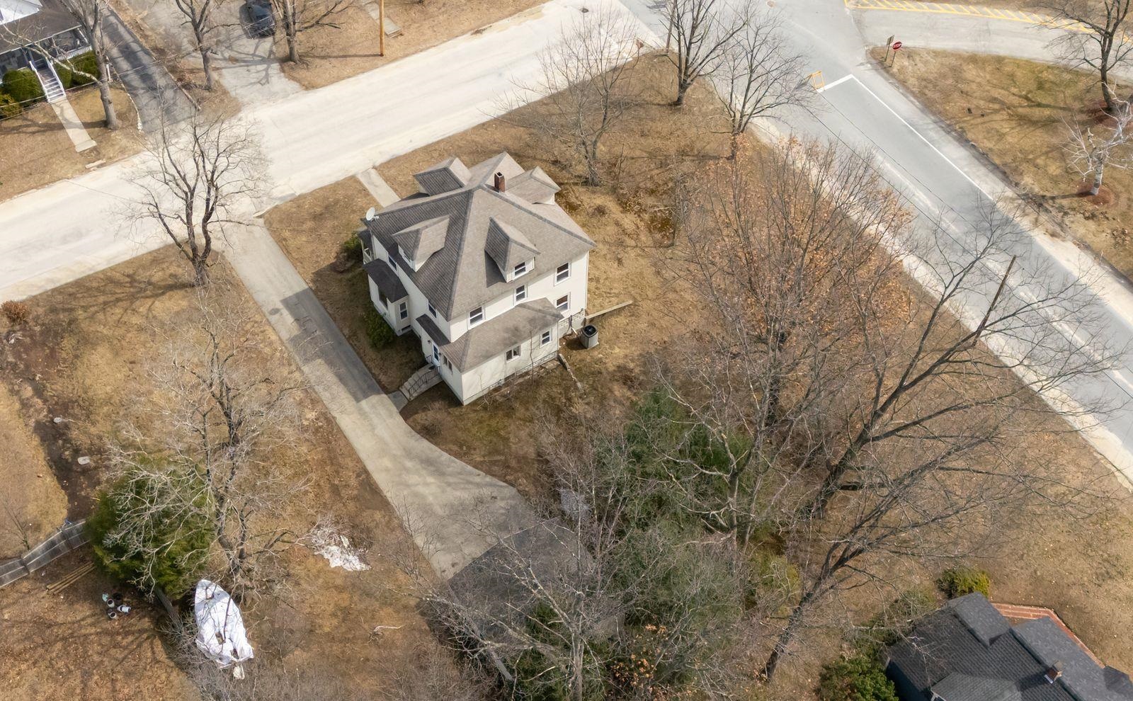 7 1st St, Hudson, NH 03051