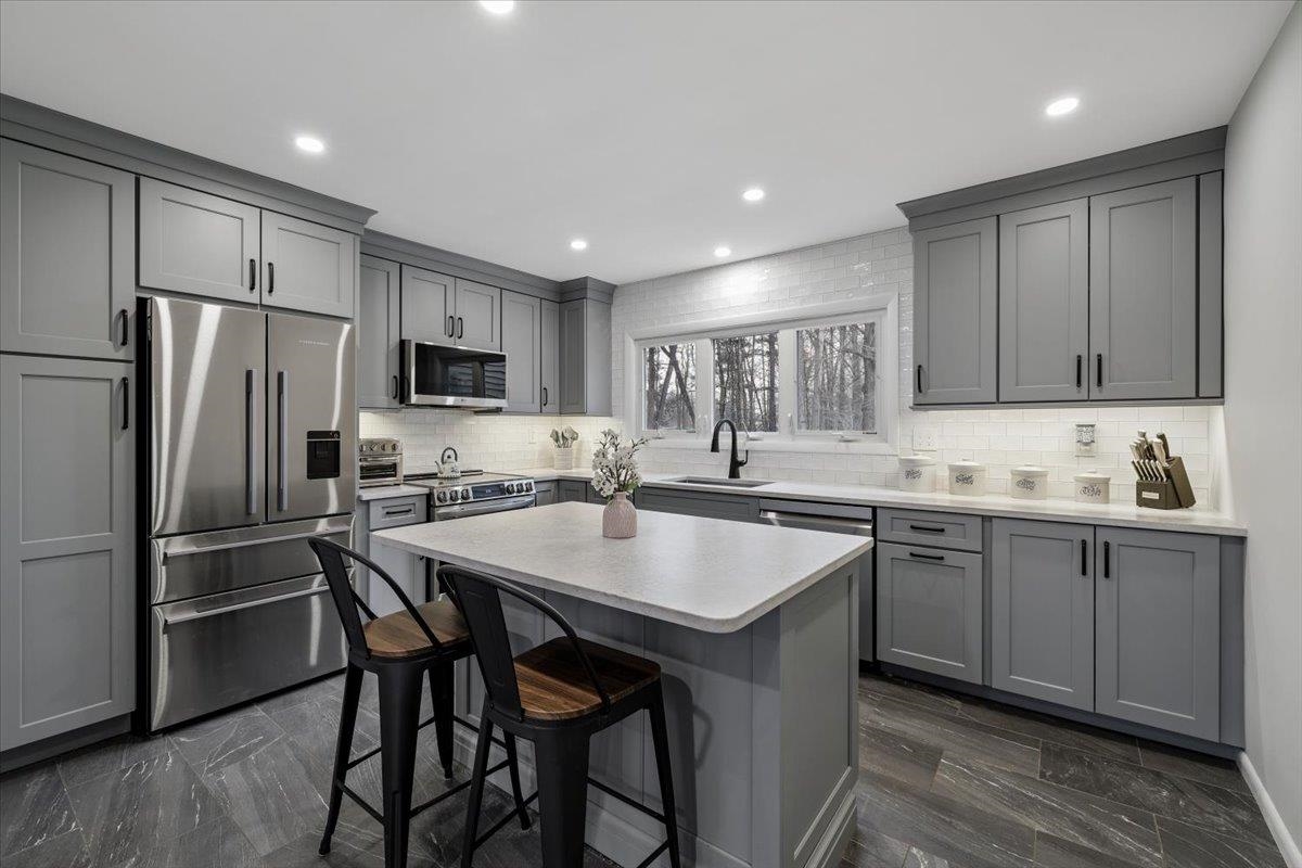 26 Bert St, Hooksett, NH 03106