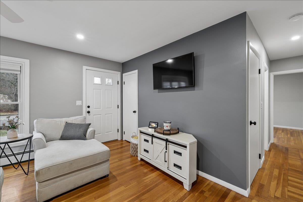 26 Bert St, Hooksett, NH 03106