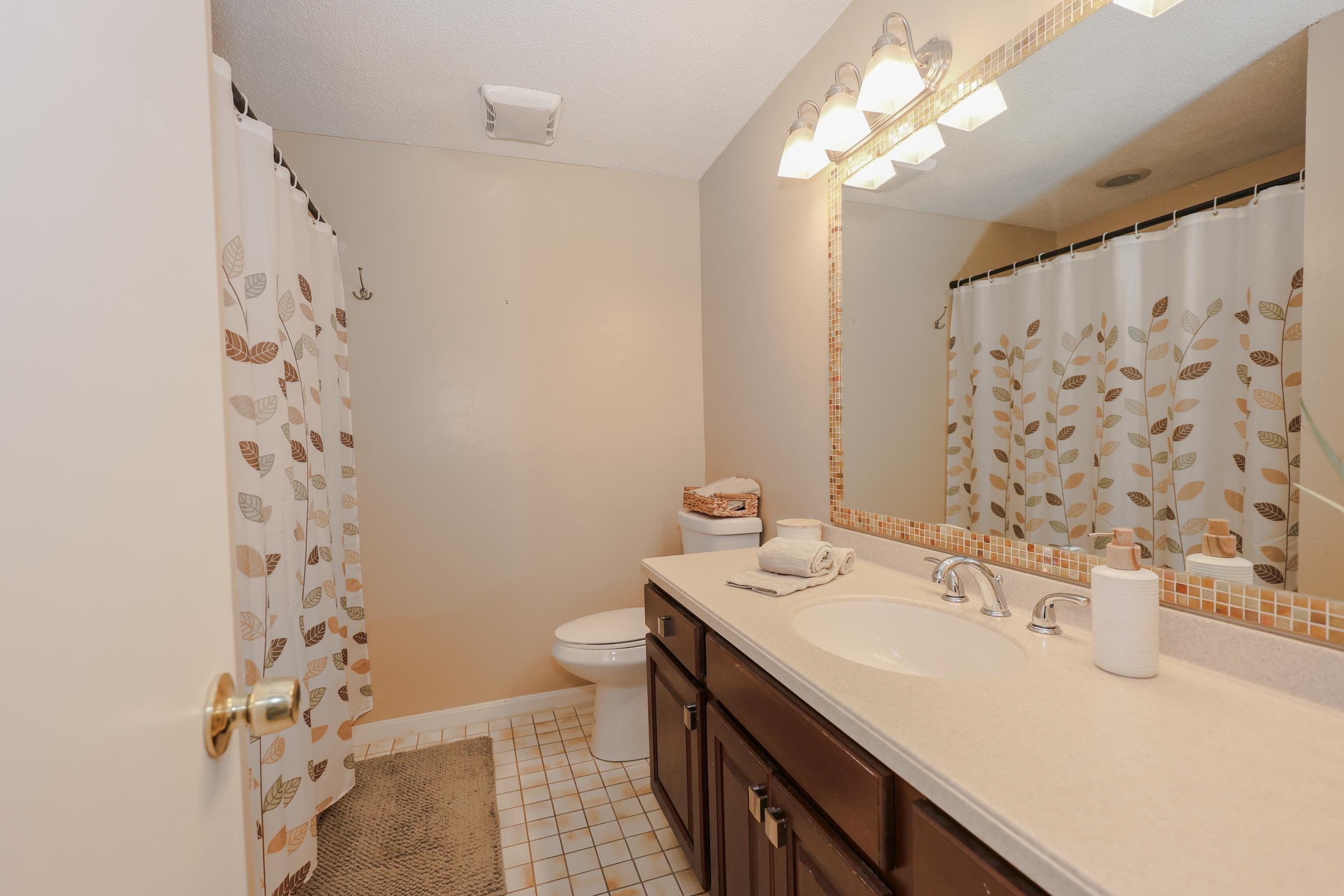 123 Fox Hollow Dr, Hudson, NH 03051