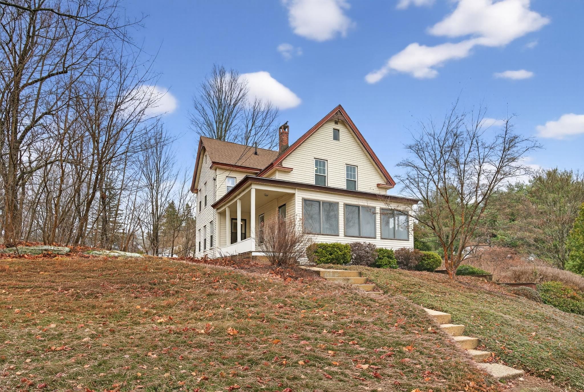 12 Millard St, Pembroke, NH 03275