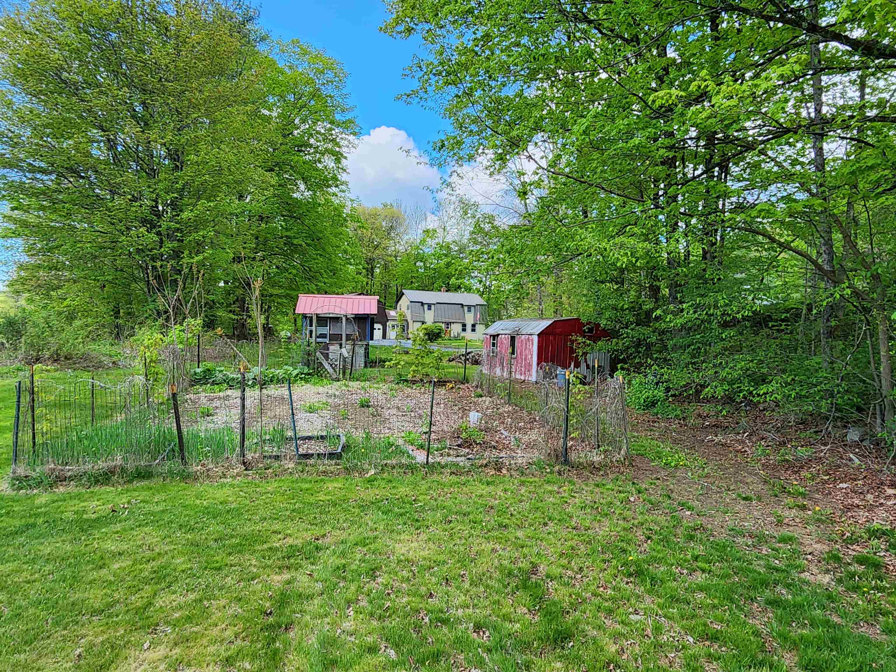 Garden Space 24943653