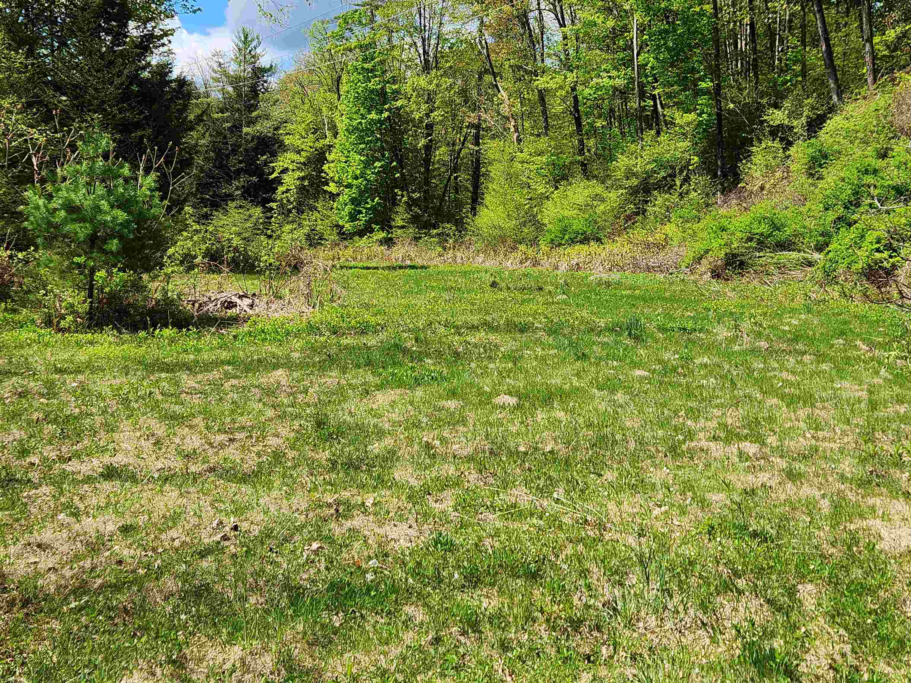 Private lower field. 24943658