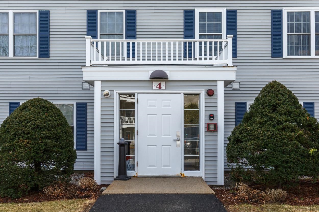 Photo of 4 Crestview Circle #109 Londonderry NH 03053