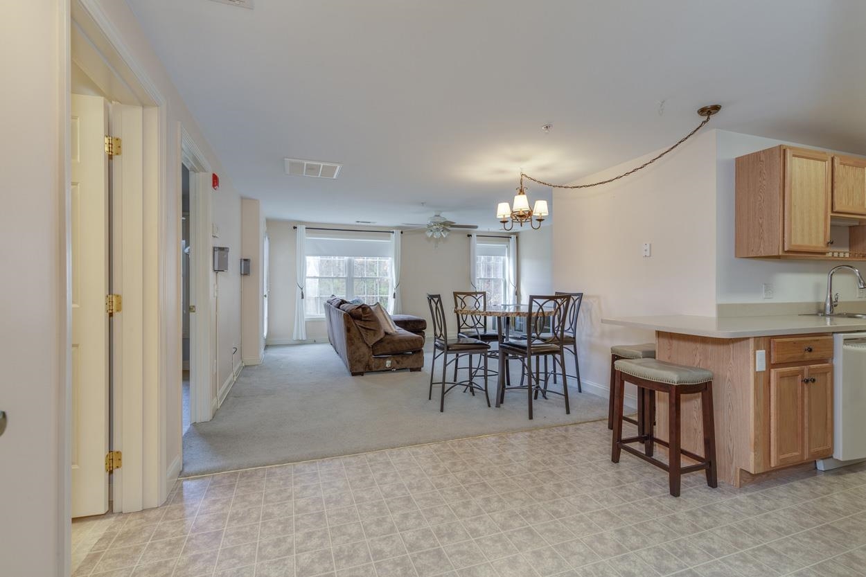 4 Crestview Cir, Londonderry, NH 03053