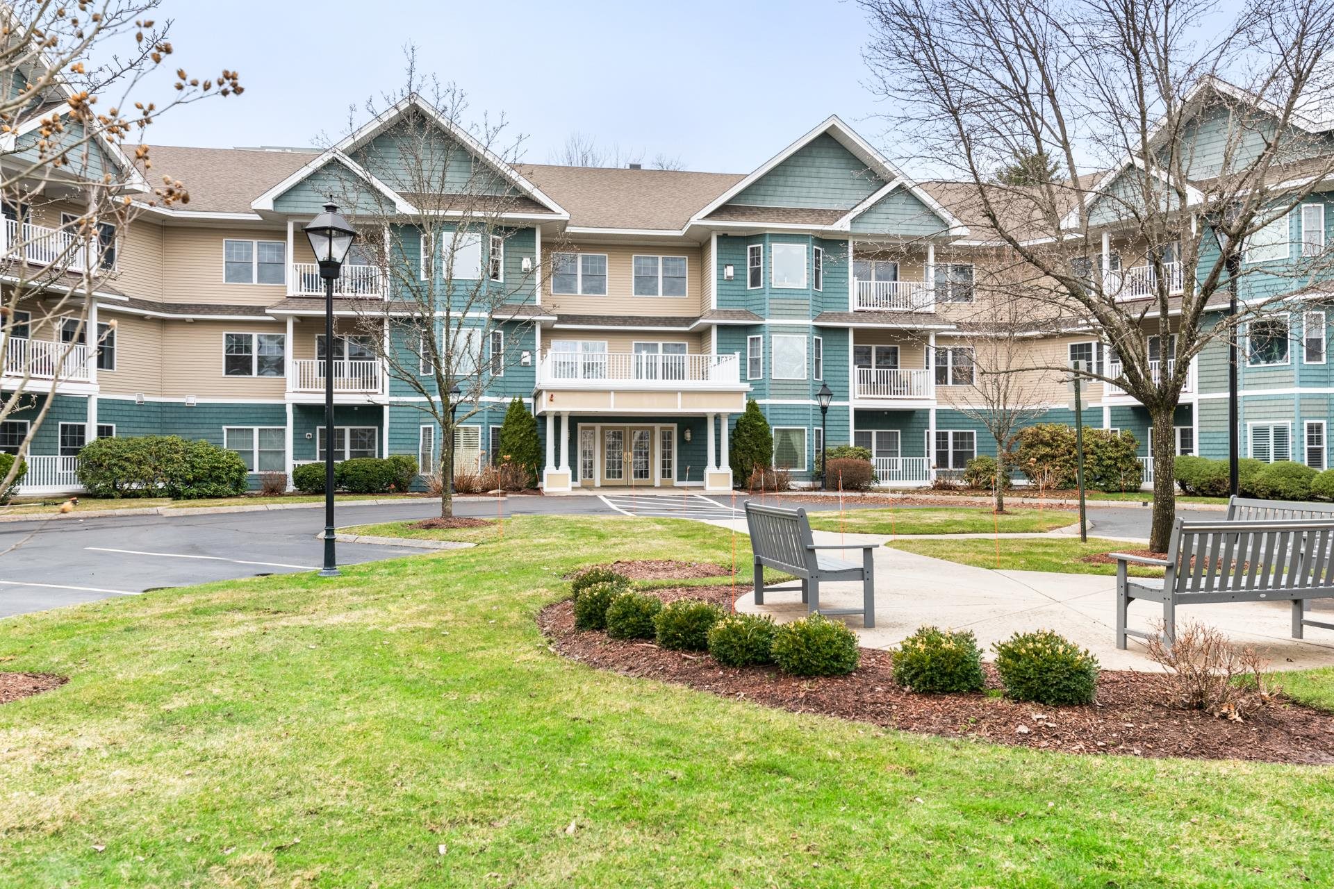 65 Hawthorne Dr #316, Bedford, NH 03110