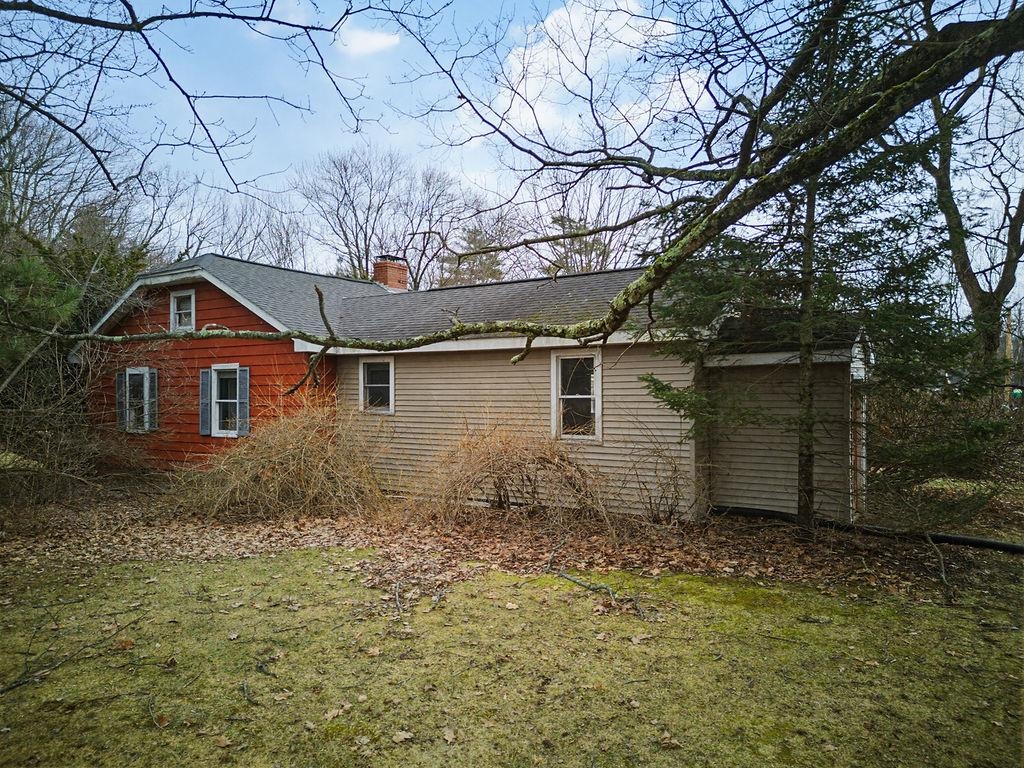 767 Salmon Falls Rd, Rochester, NH 03868