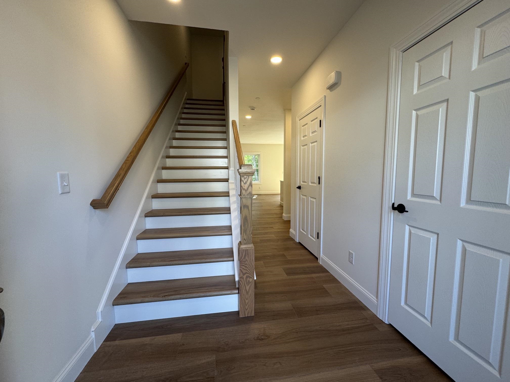 5C Dearborn Cir, Goffstown, NH 03045