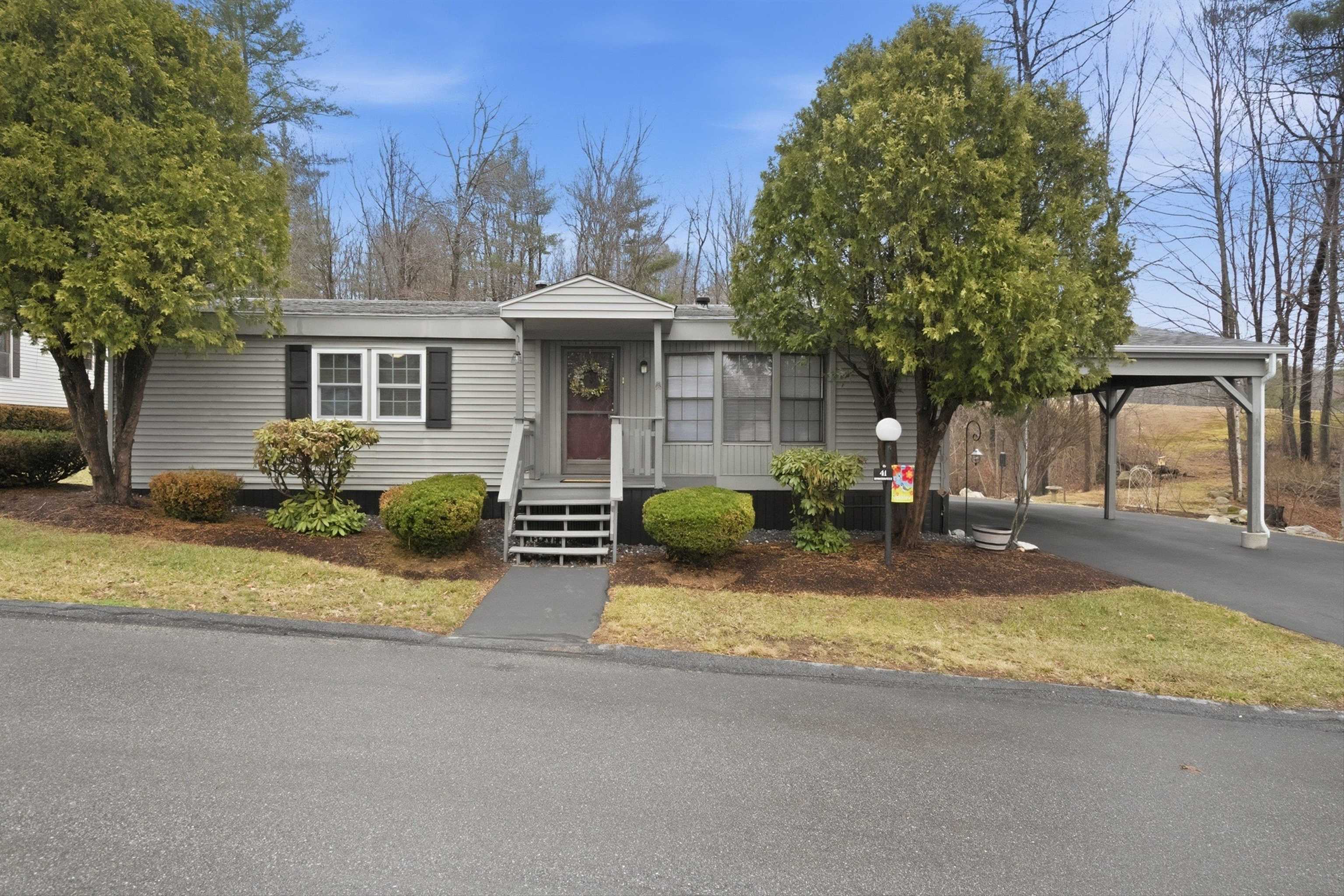 41 Mathew Cir, Goffstown, NH 03045