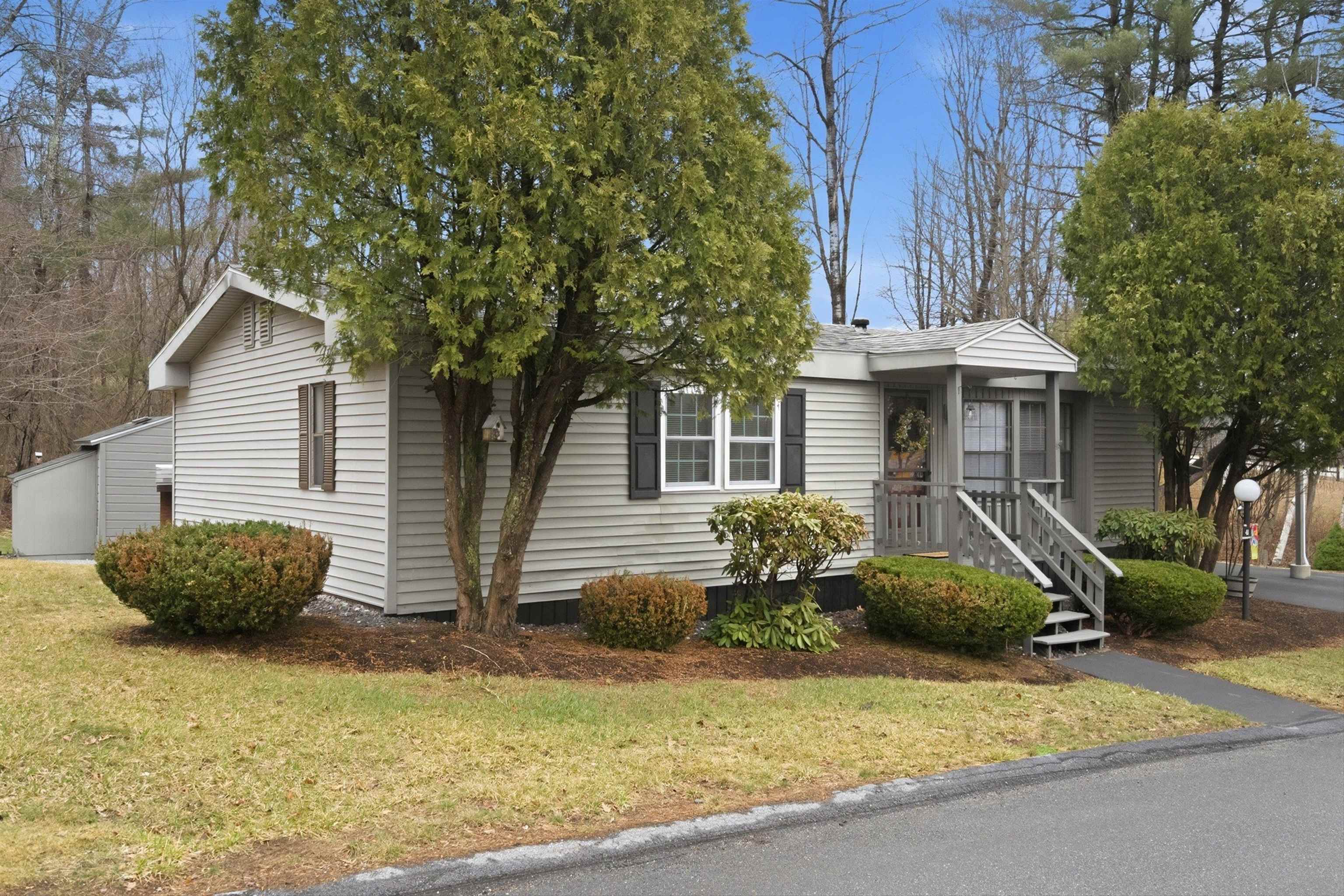 41 Mathew Cir, Goffstown, NH 03045