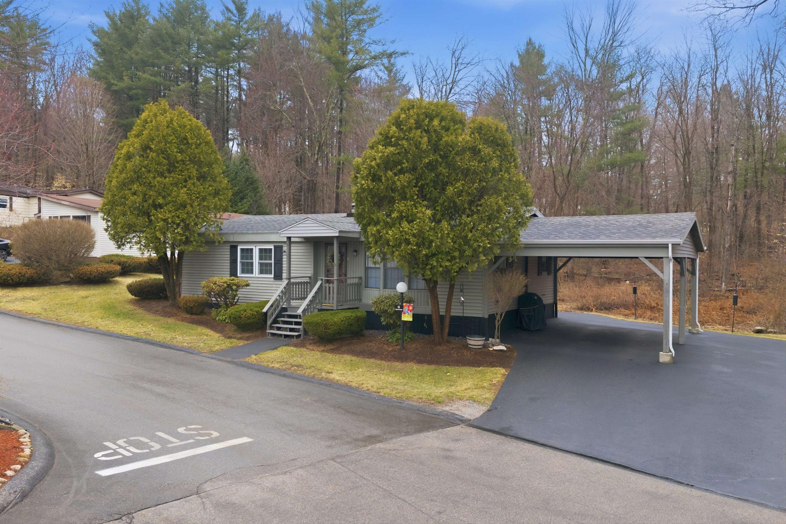 41 Mathew Cir, Goffstown, NH 03045