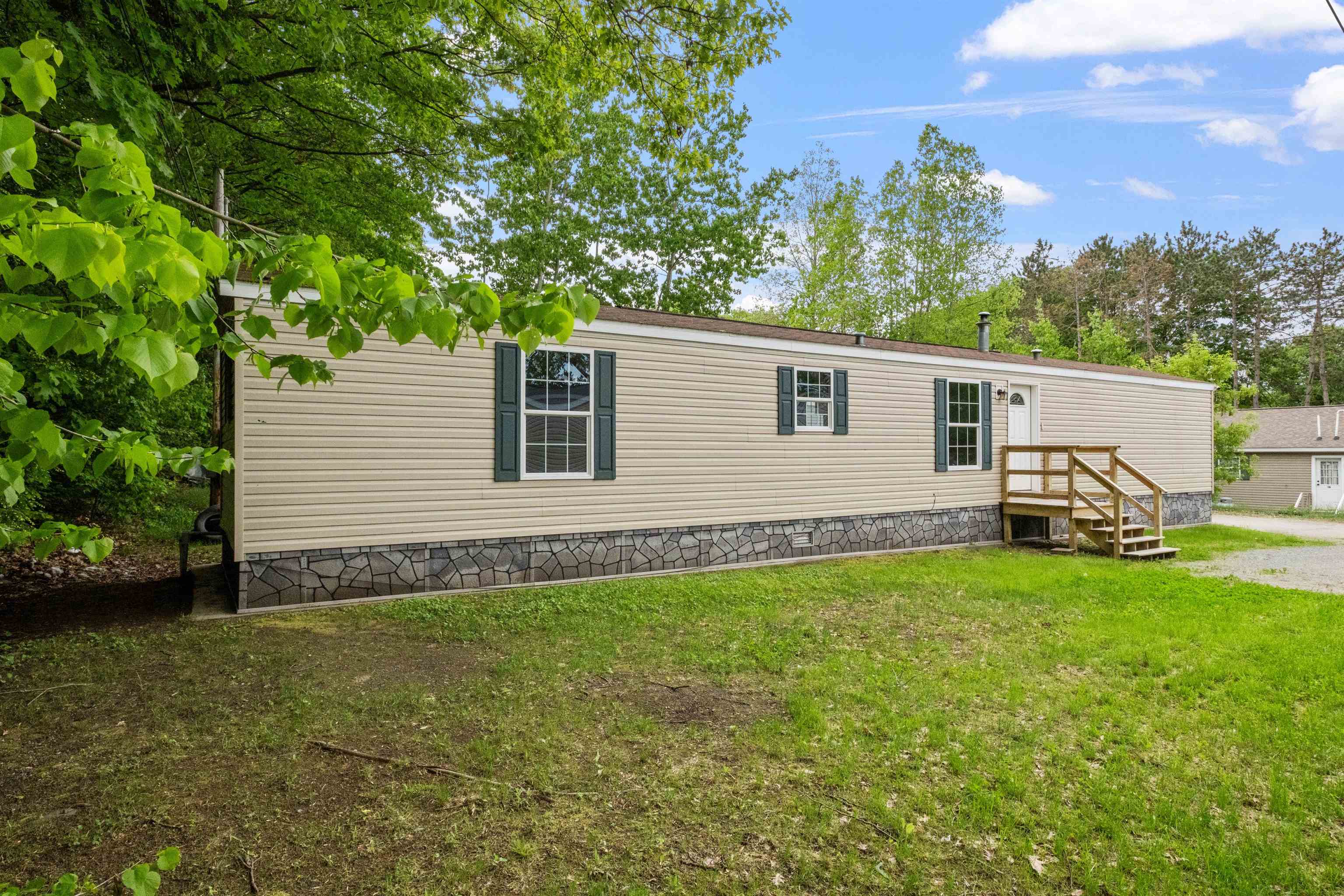 15 Trailer Park Rd, Haverhill, NH 03785