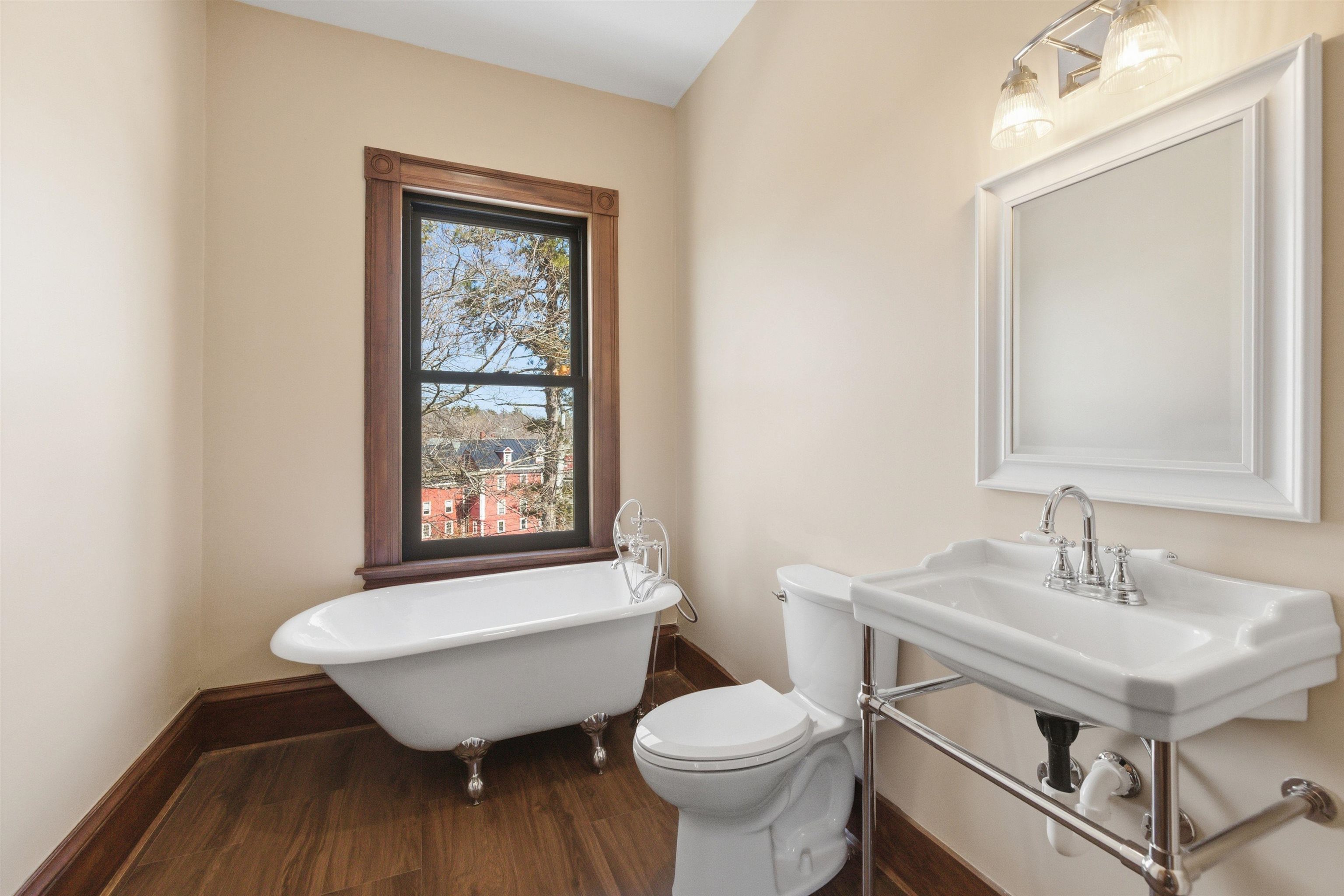 68 Center St, Wolfeboro, NH 03894