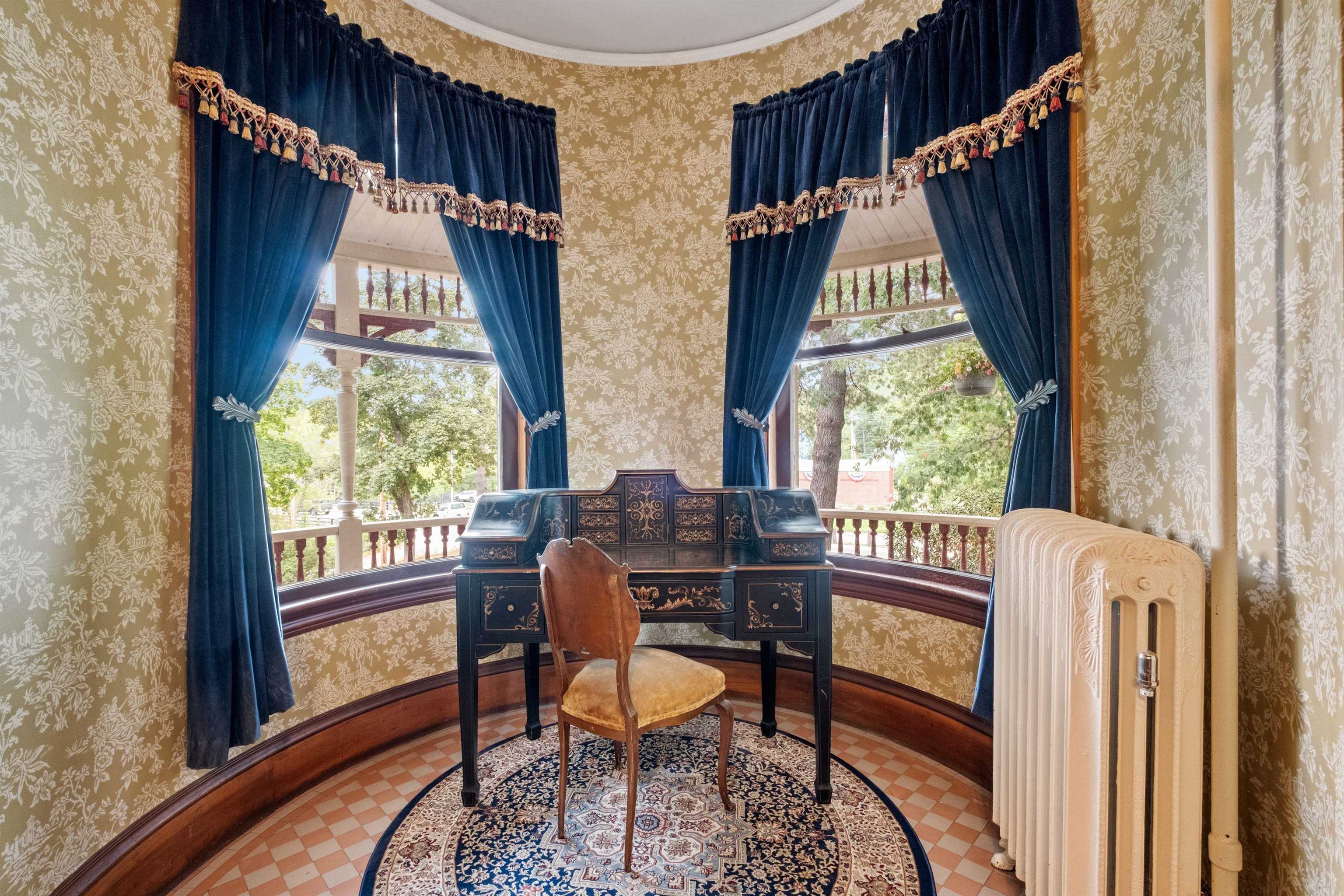 68 Center St, Wolfeboro, NH 03894