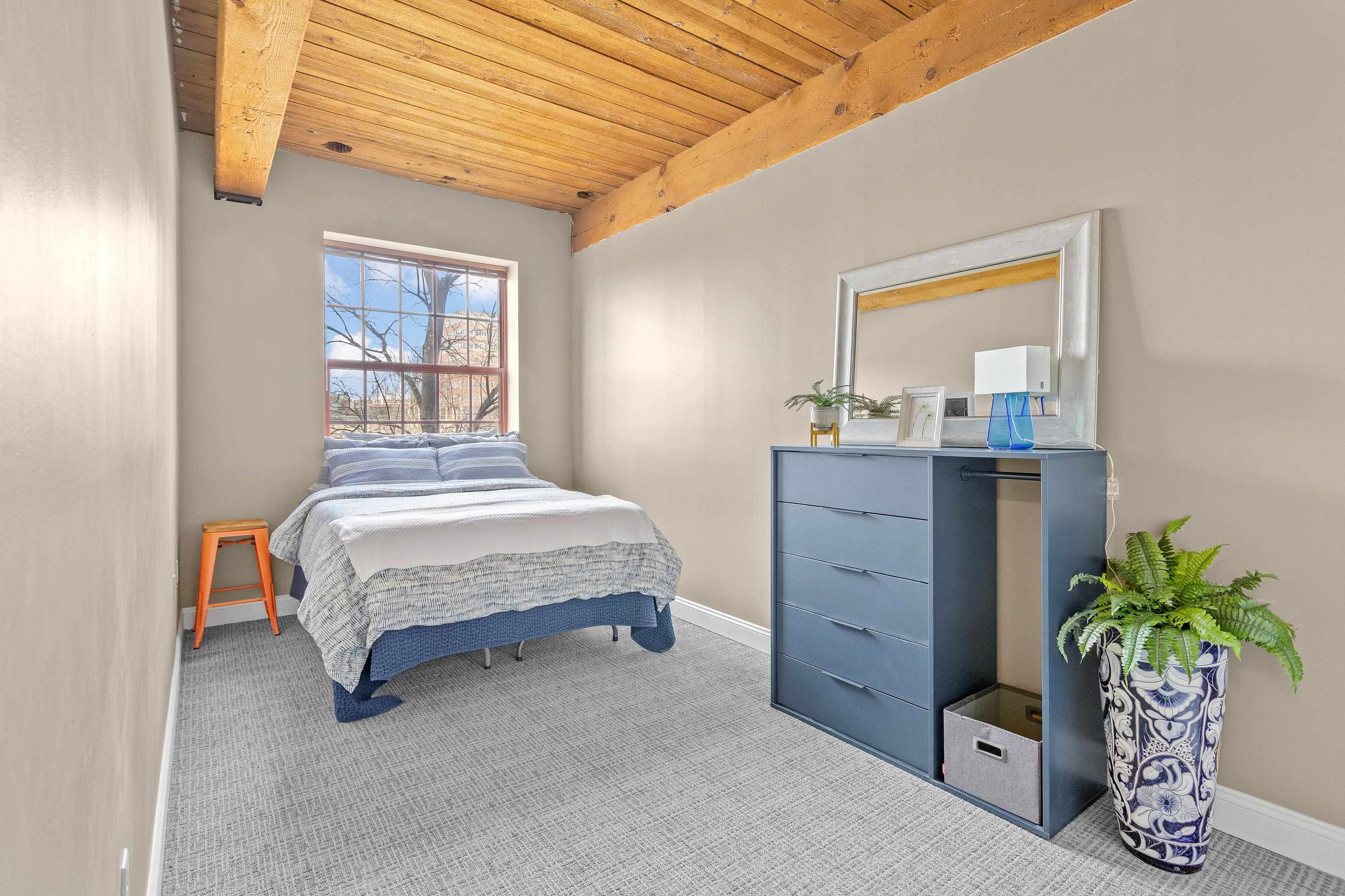 335 Cypress St, Manchester, NH 03103