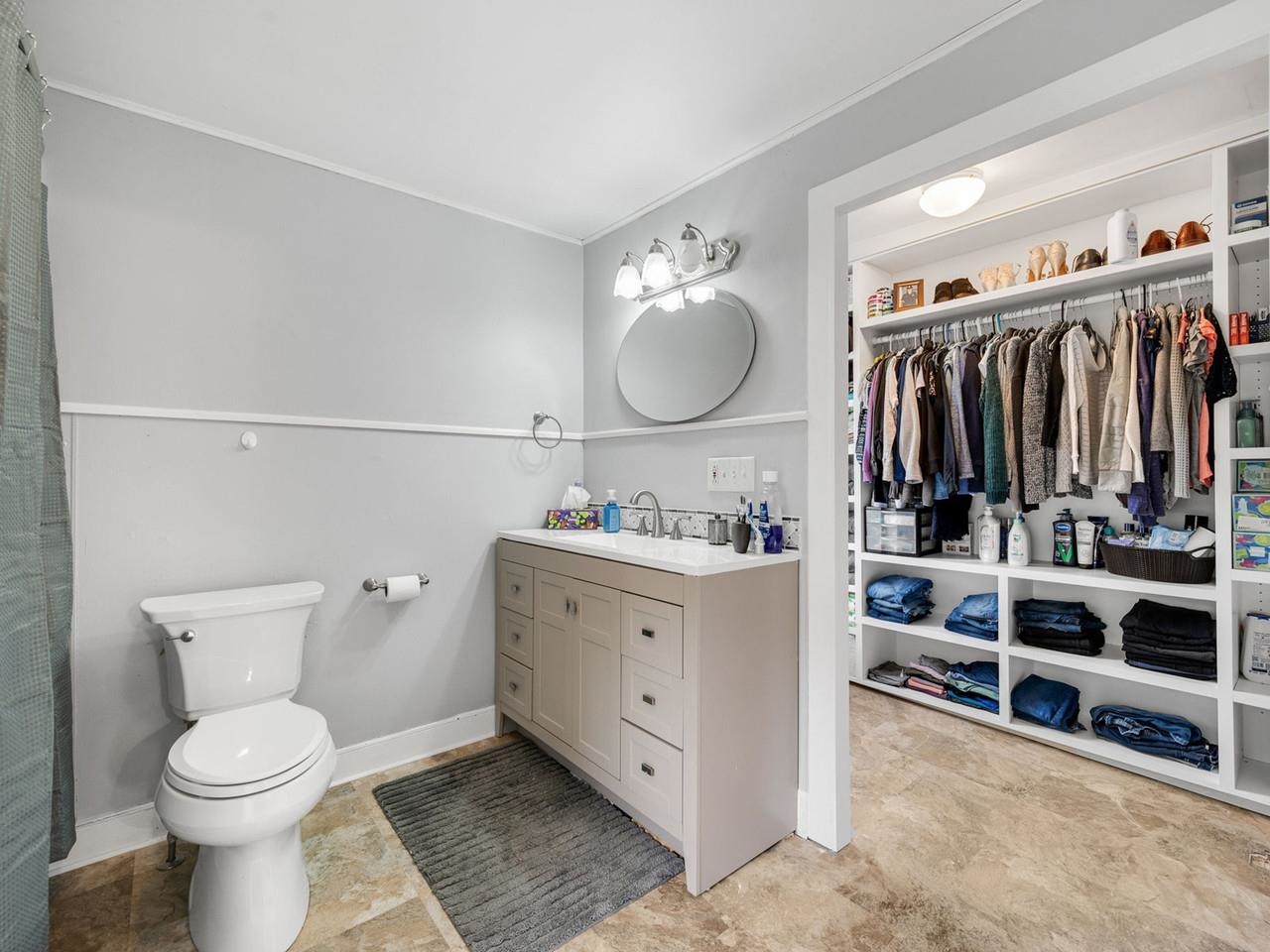 Full Bath & Walk-in Closet