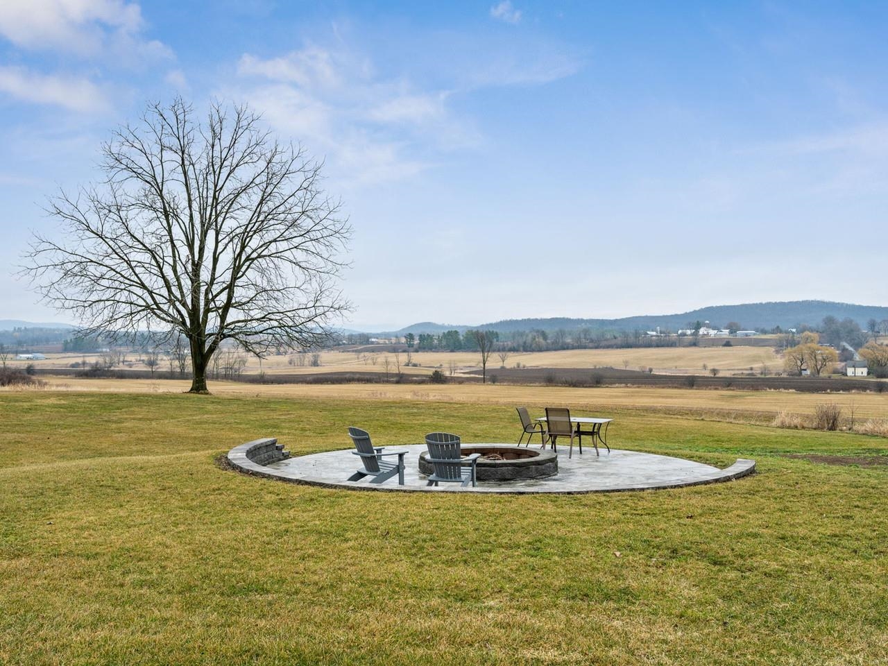 Relaxing Country Setting!