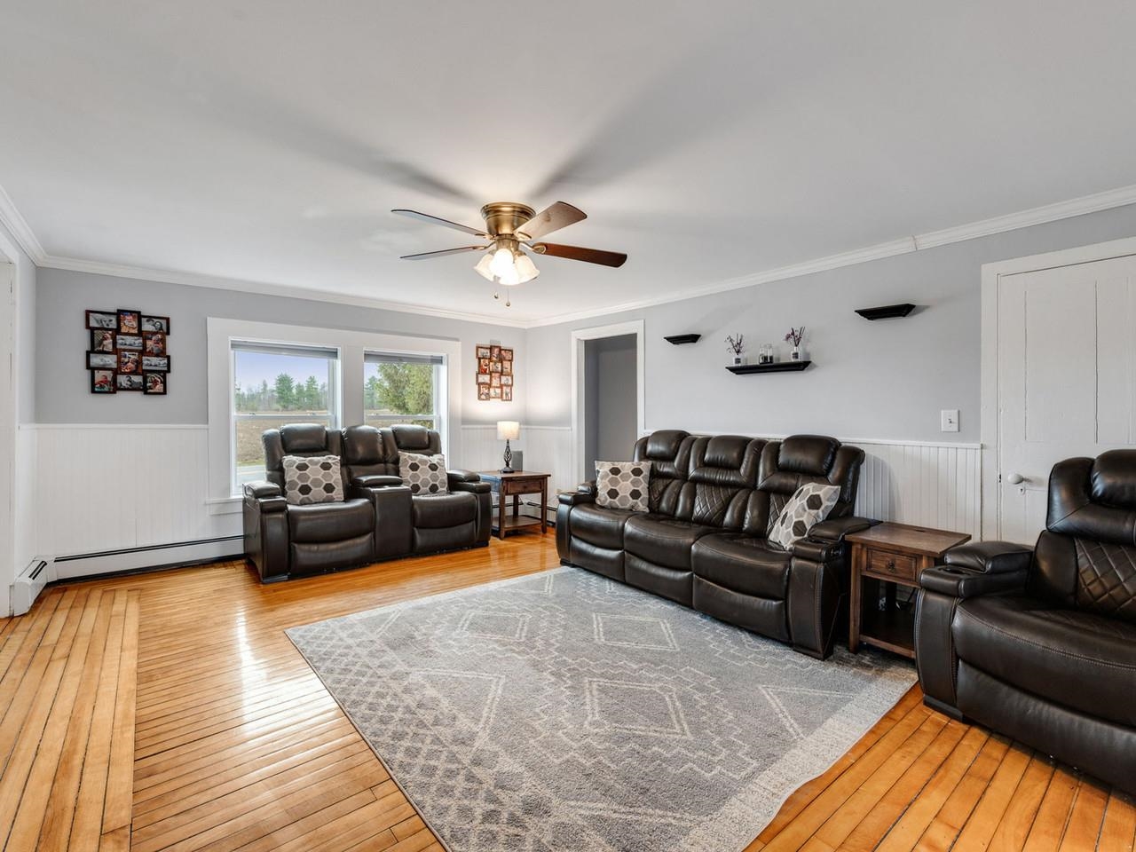 Spacious Living Room!