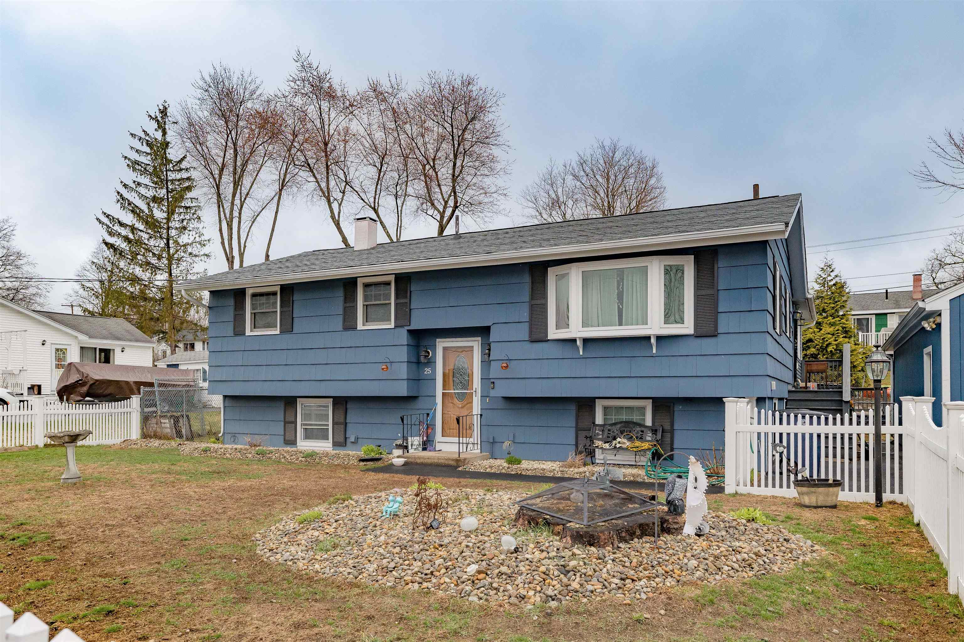 25 Pelham St, Nashua, NH 03063