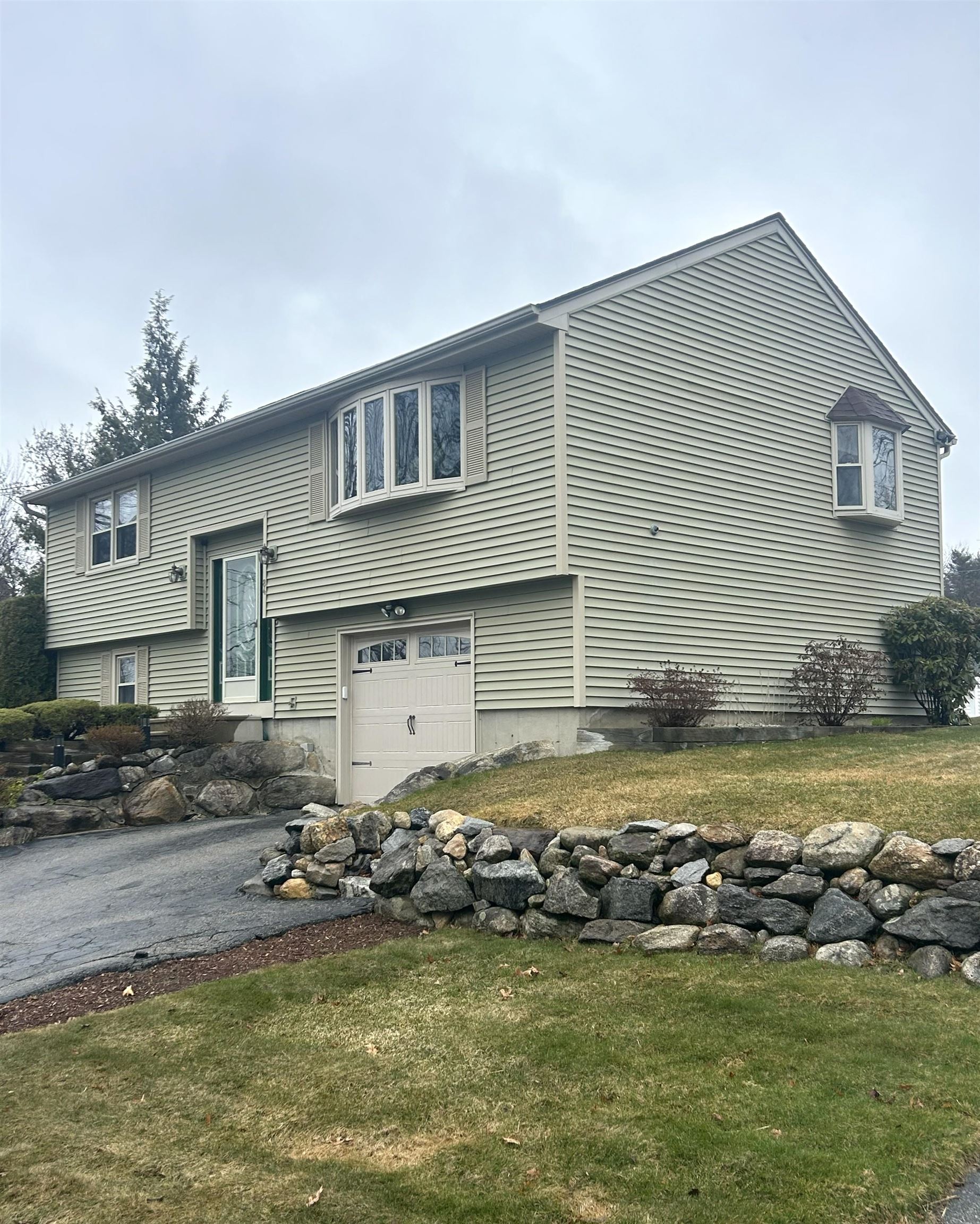 84 S Fremont St, Manchester, NH 03103