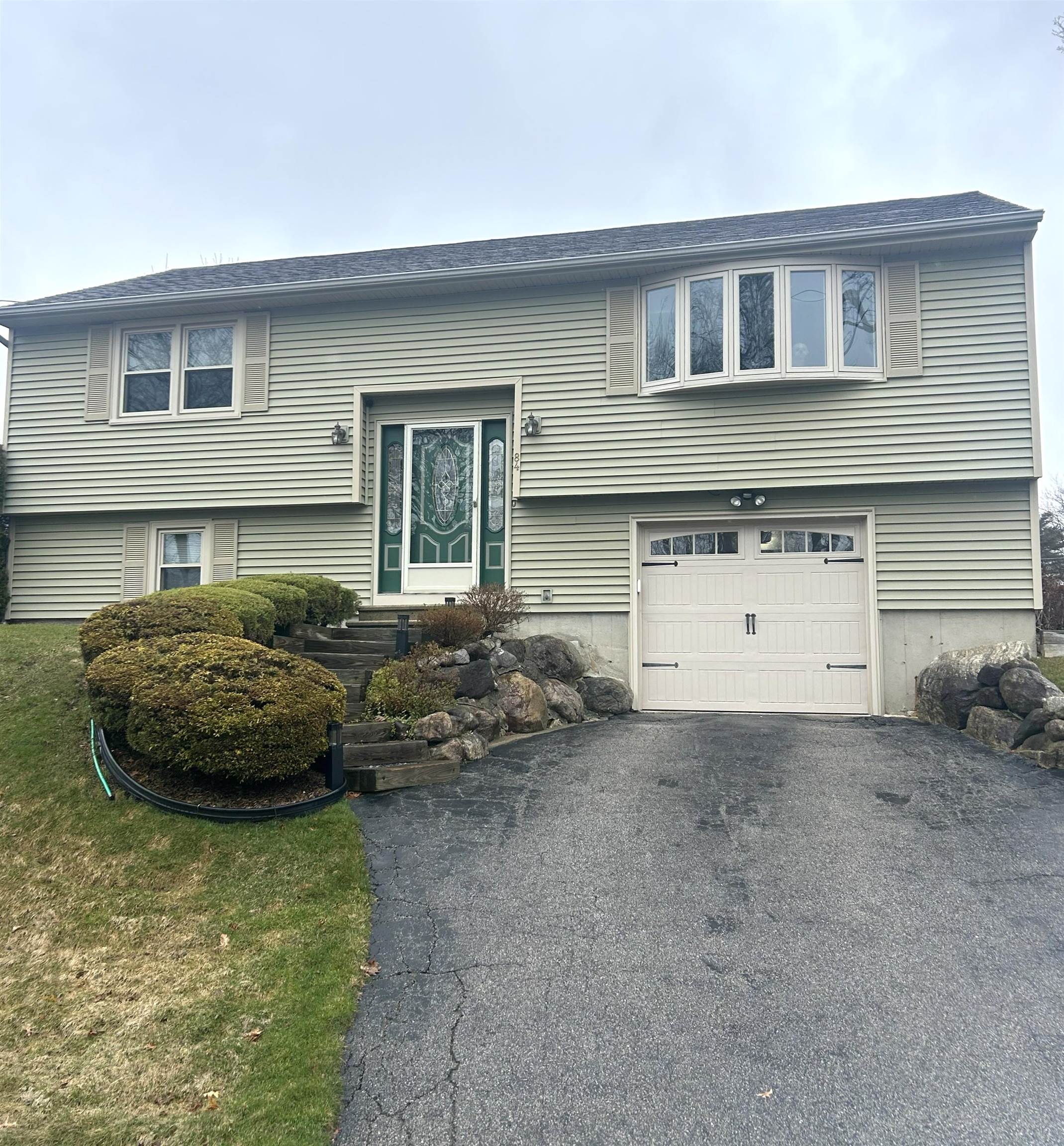 84 S Fremont St, Manchester, NH 03103