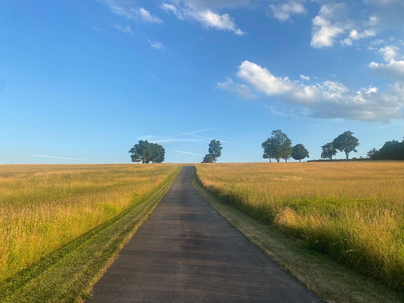 14 Bartlett Rd, Kensington, NH 03833