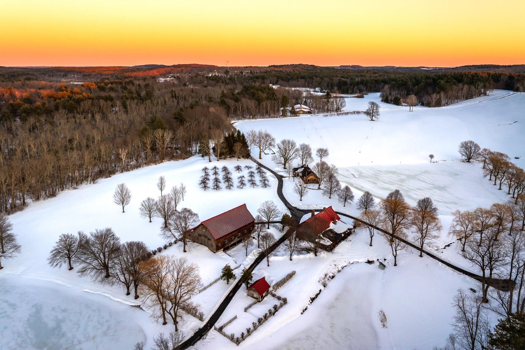 14 Bartlett Rd, Kensington, NH 03833