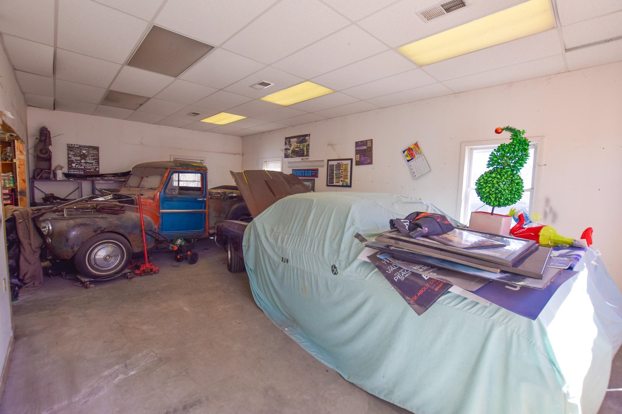 733 White Oaks Rd, Laconia, NH 03246