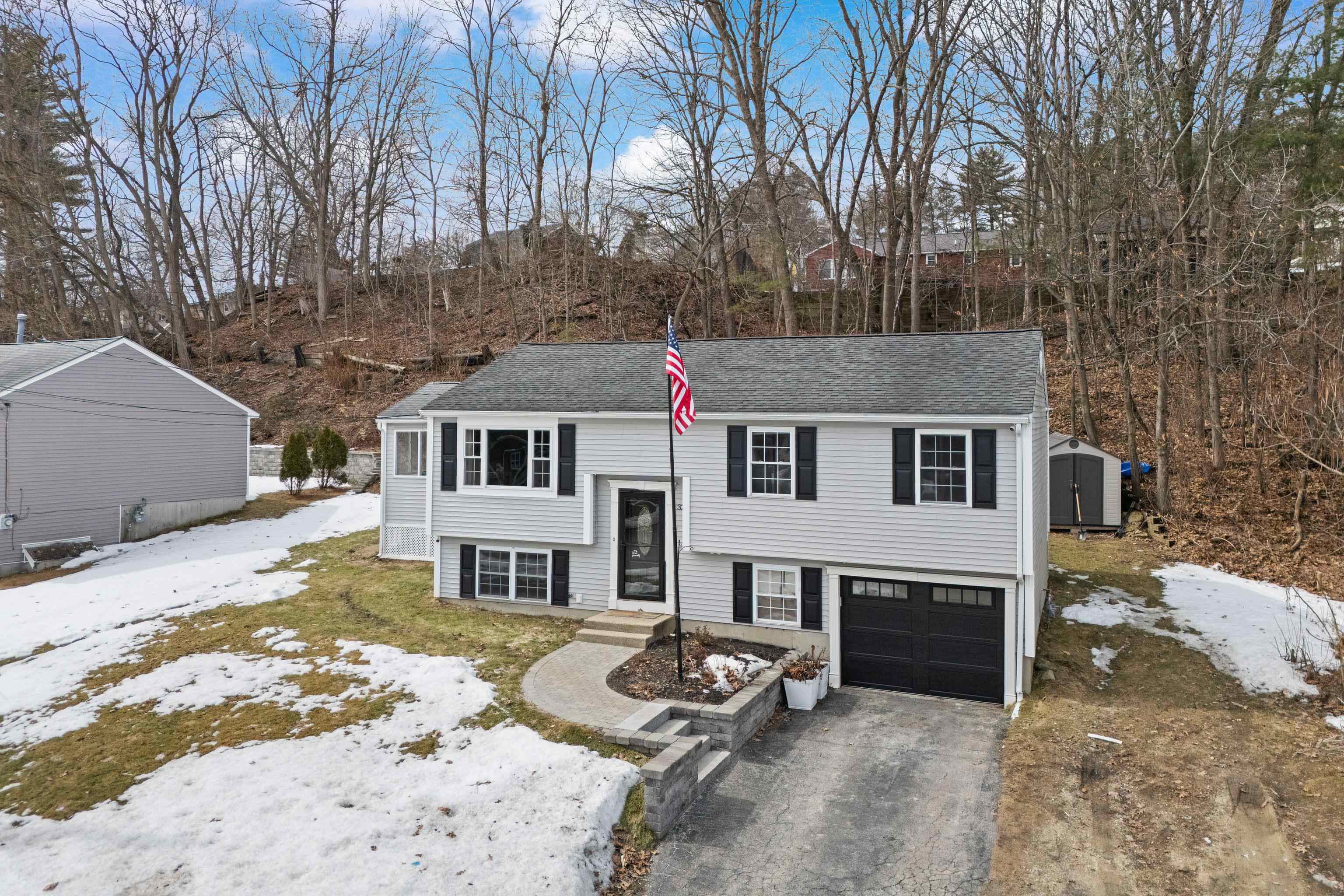 32 Syracuse Rd, Nashua, NH 03064