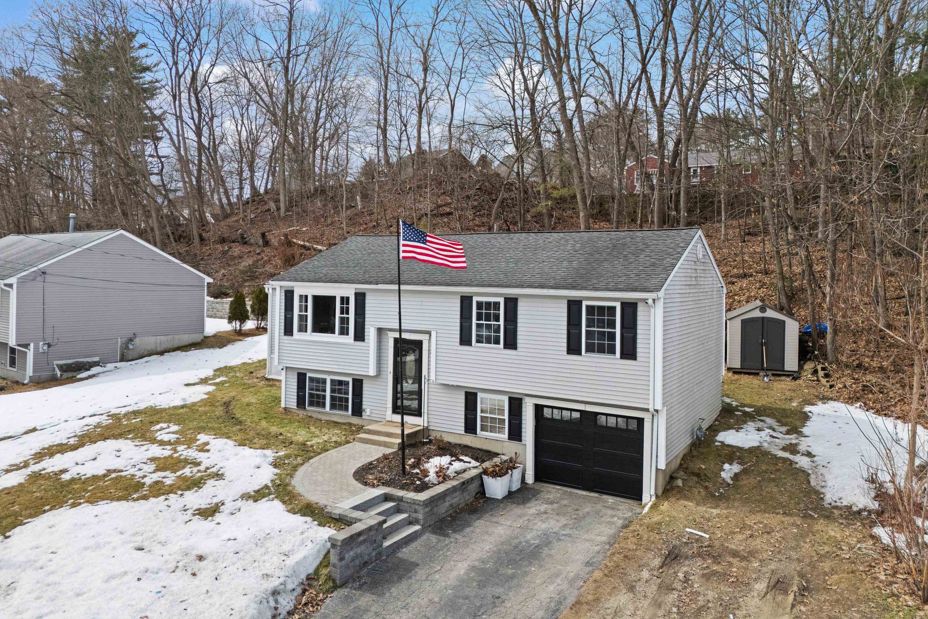 32 Syracuse Rd, Nashua, NH 03064