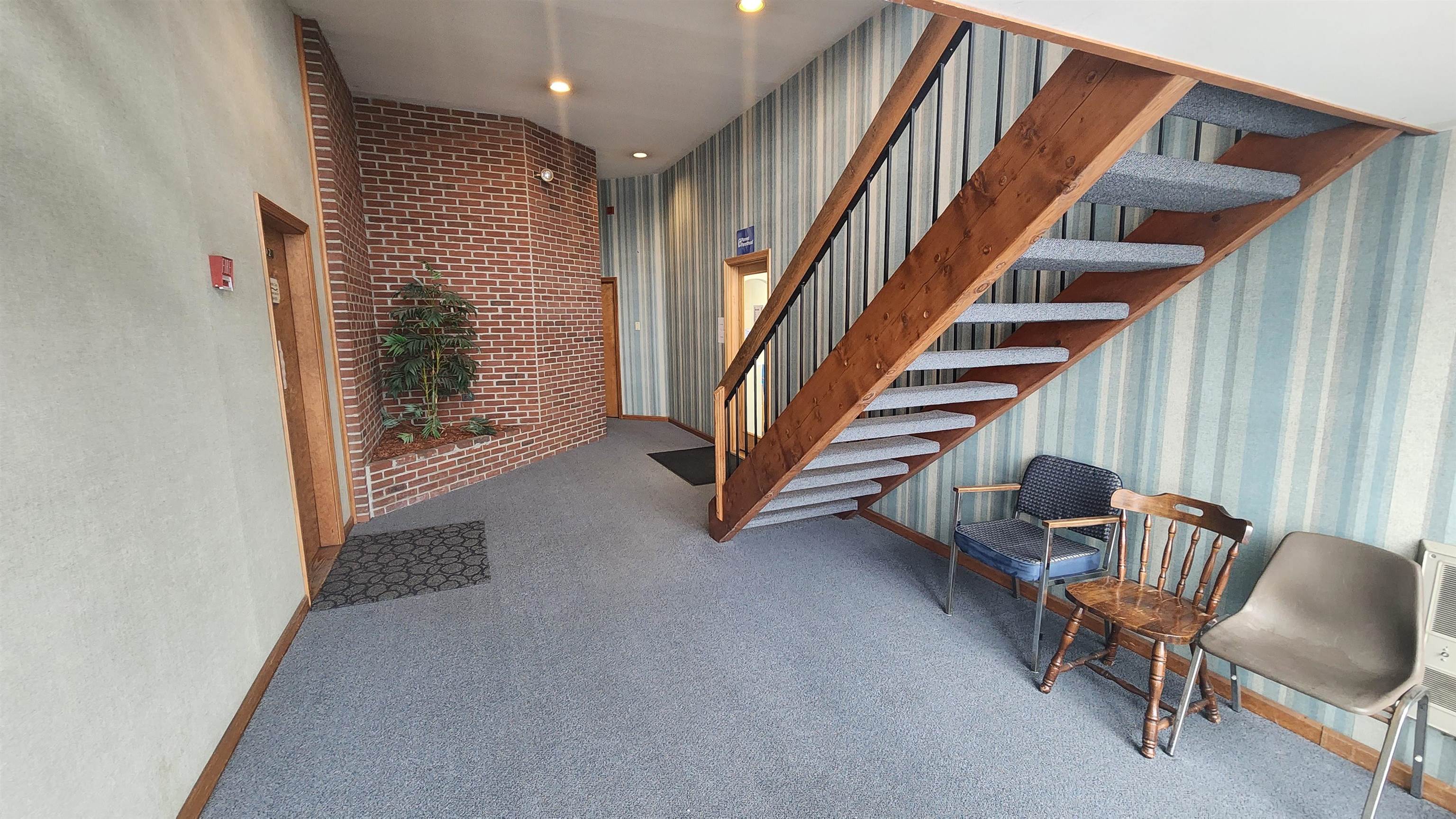 4 Birch St, Derry, NH 03038