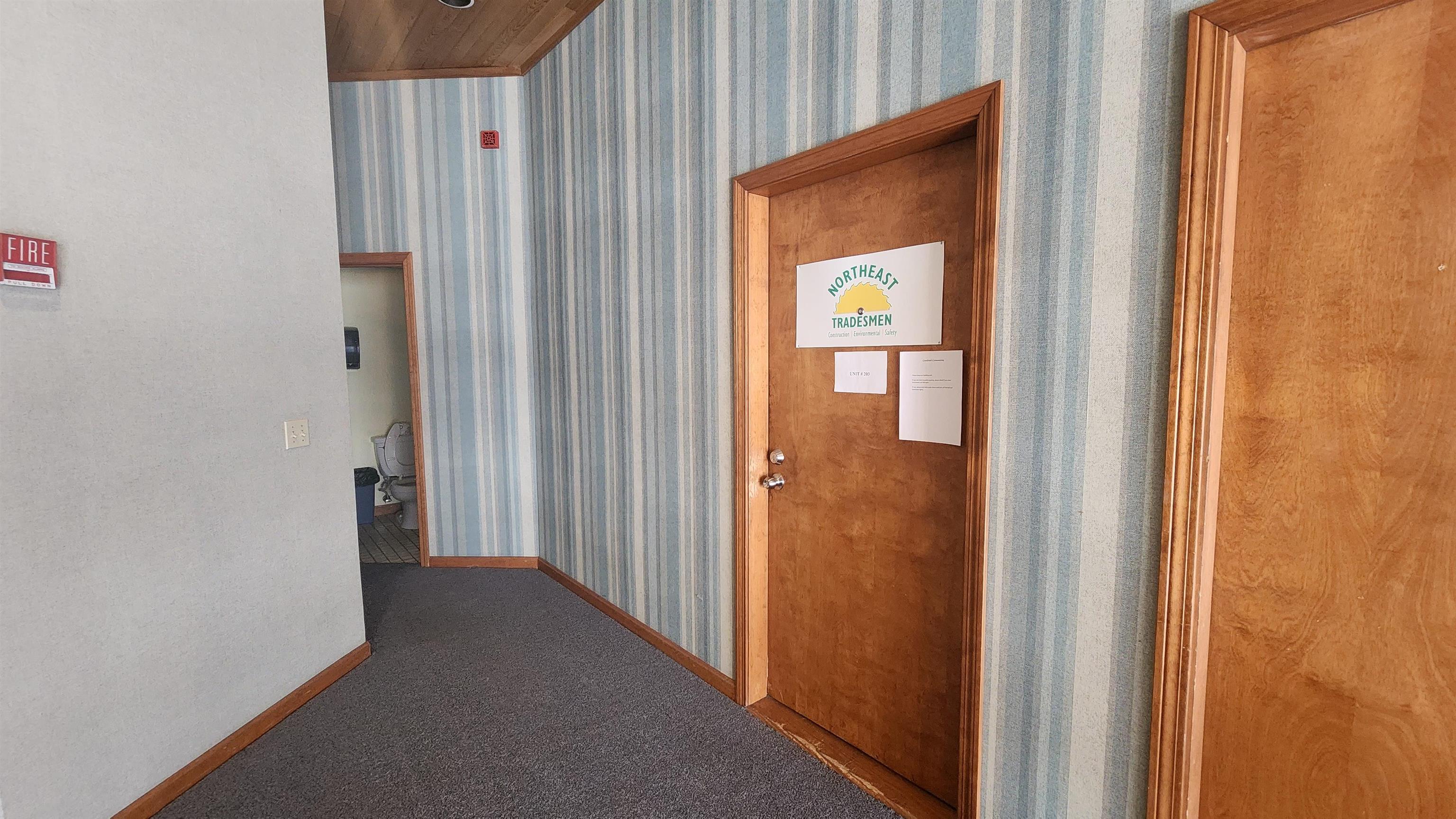 4 Birch St, Derry, NH 03038