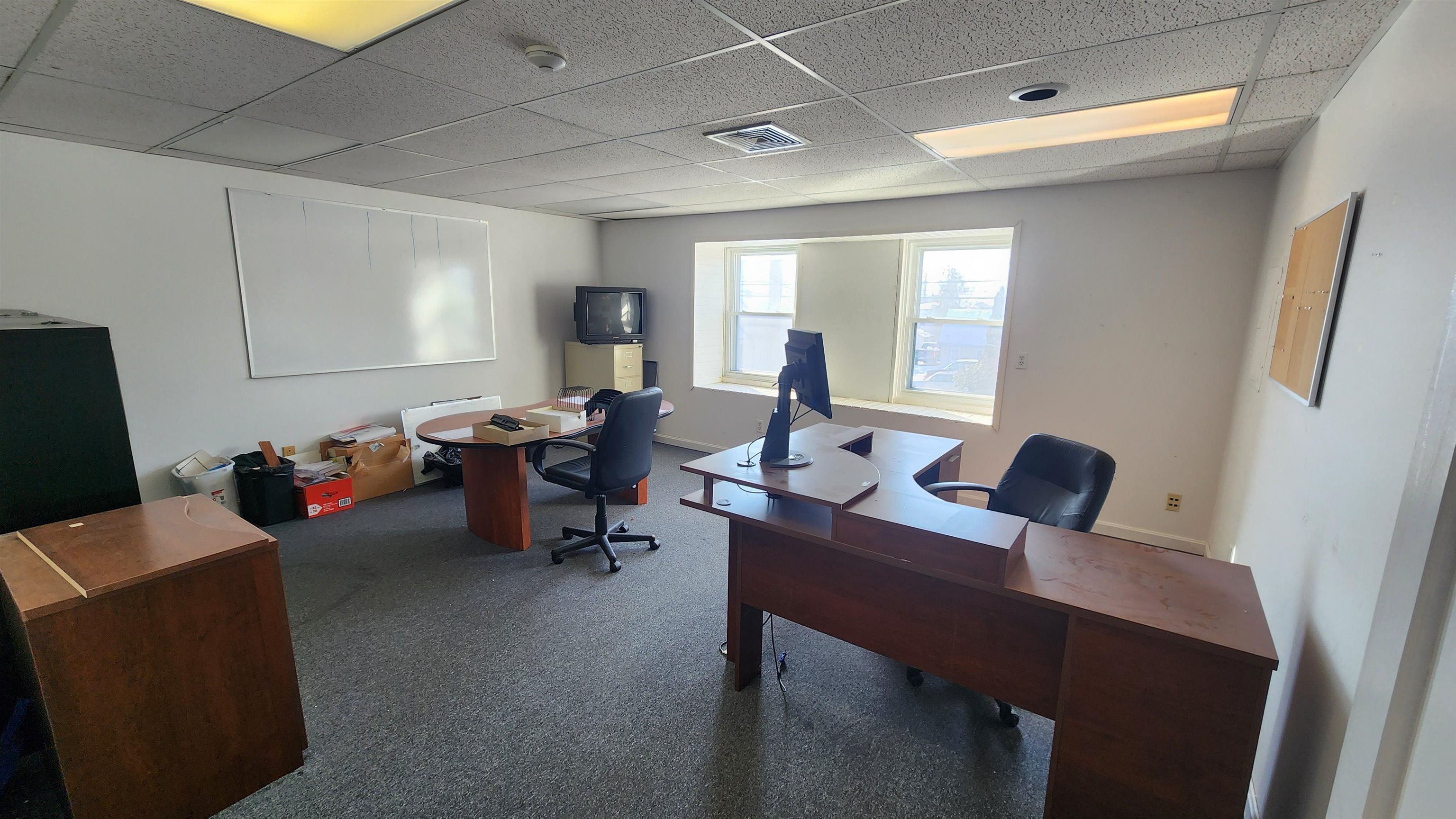 4 Birch St, Derry, NH 03038