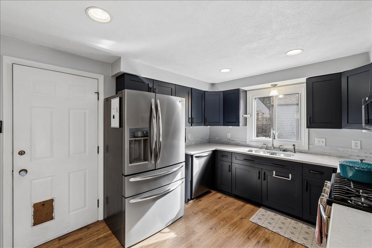 6 Duckford Cir, Nashua, NH 03063