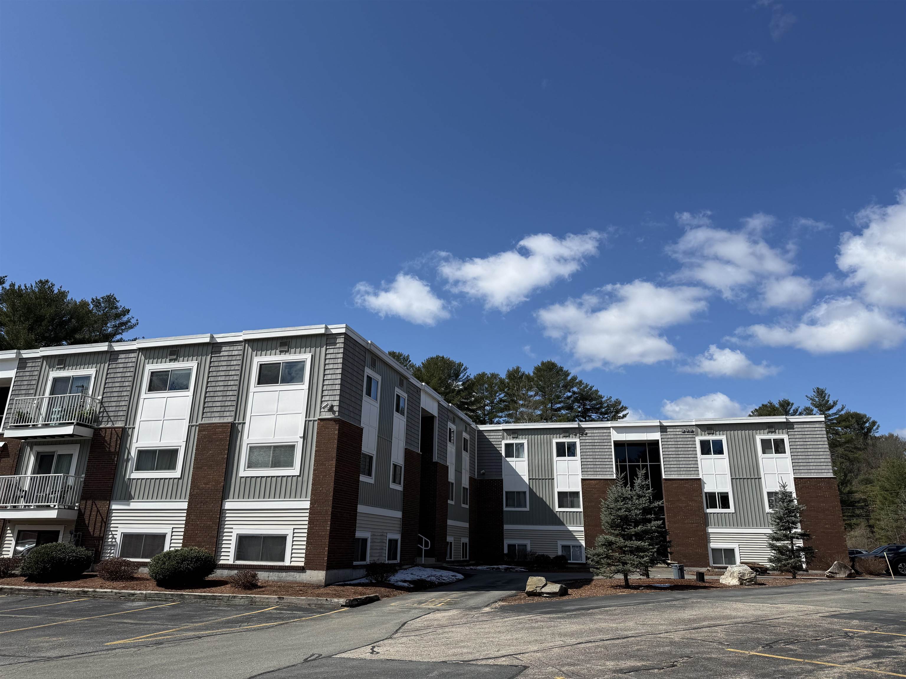 83F Constitution Dr, Londonderry, NH 03053