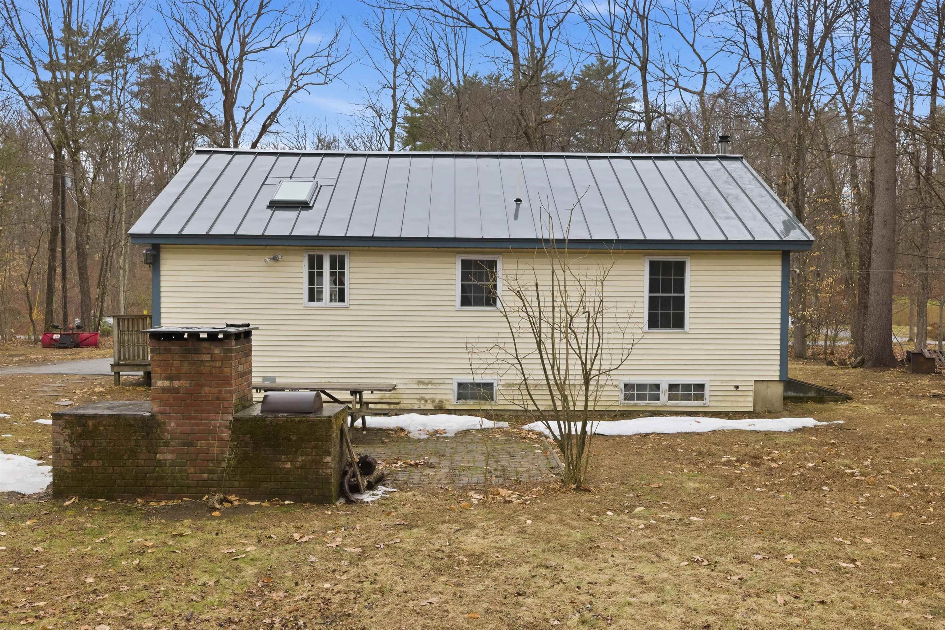 49 Forest Ln, Boscawen, NH 03303