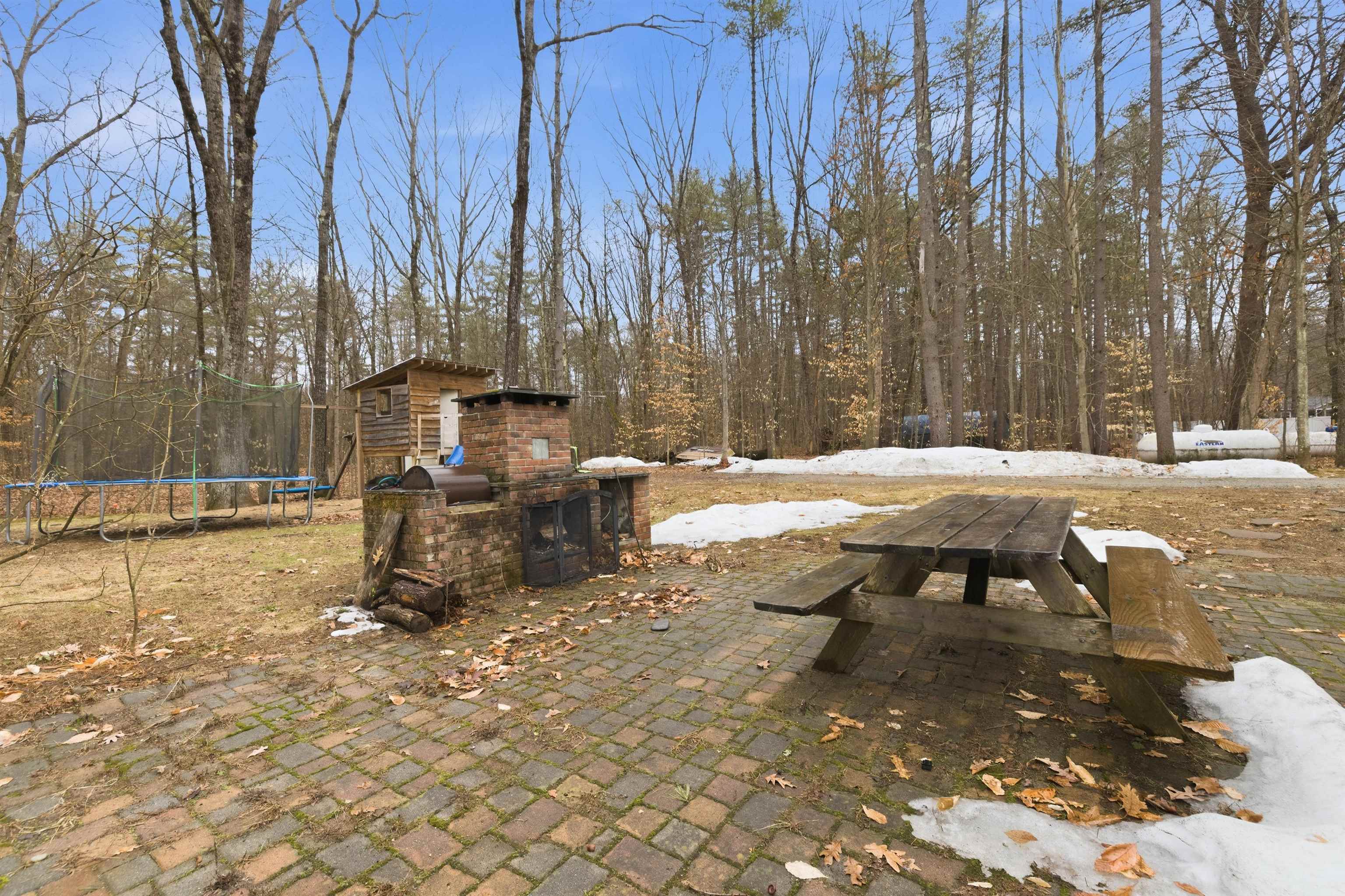 49 Forest Ln, Boscawen, NH 03303