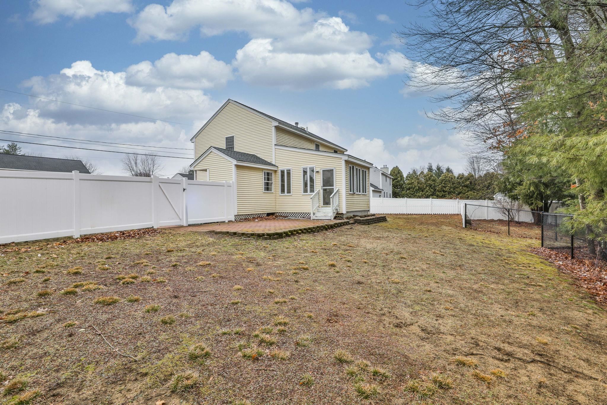 54 Vandora Dr, Manchester, NH 03103