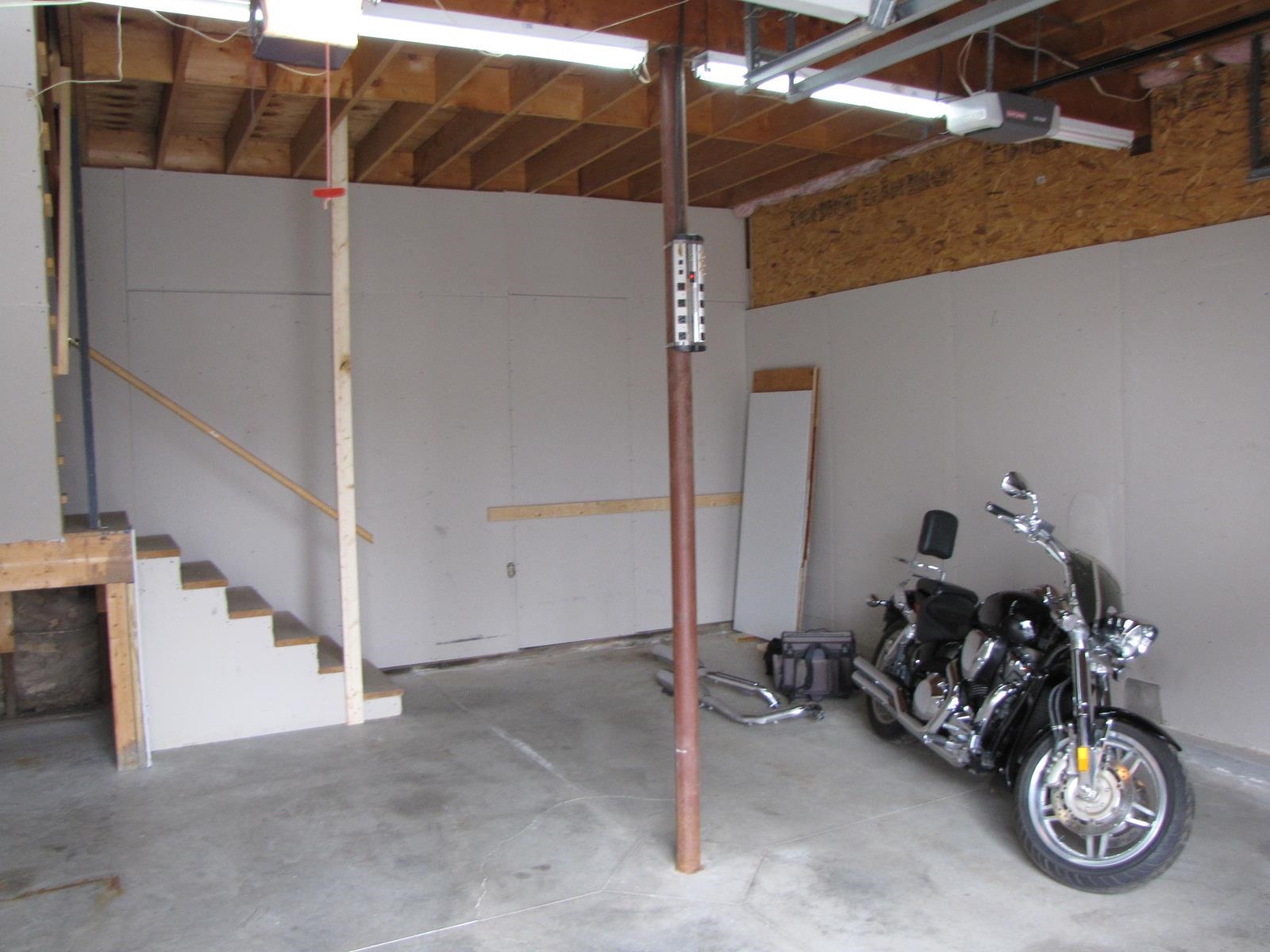 3 Mcilvin St #A, Manchester, NH 03103